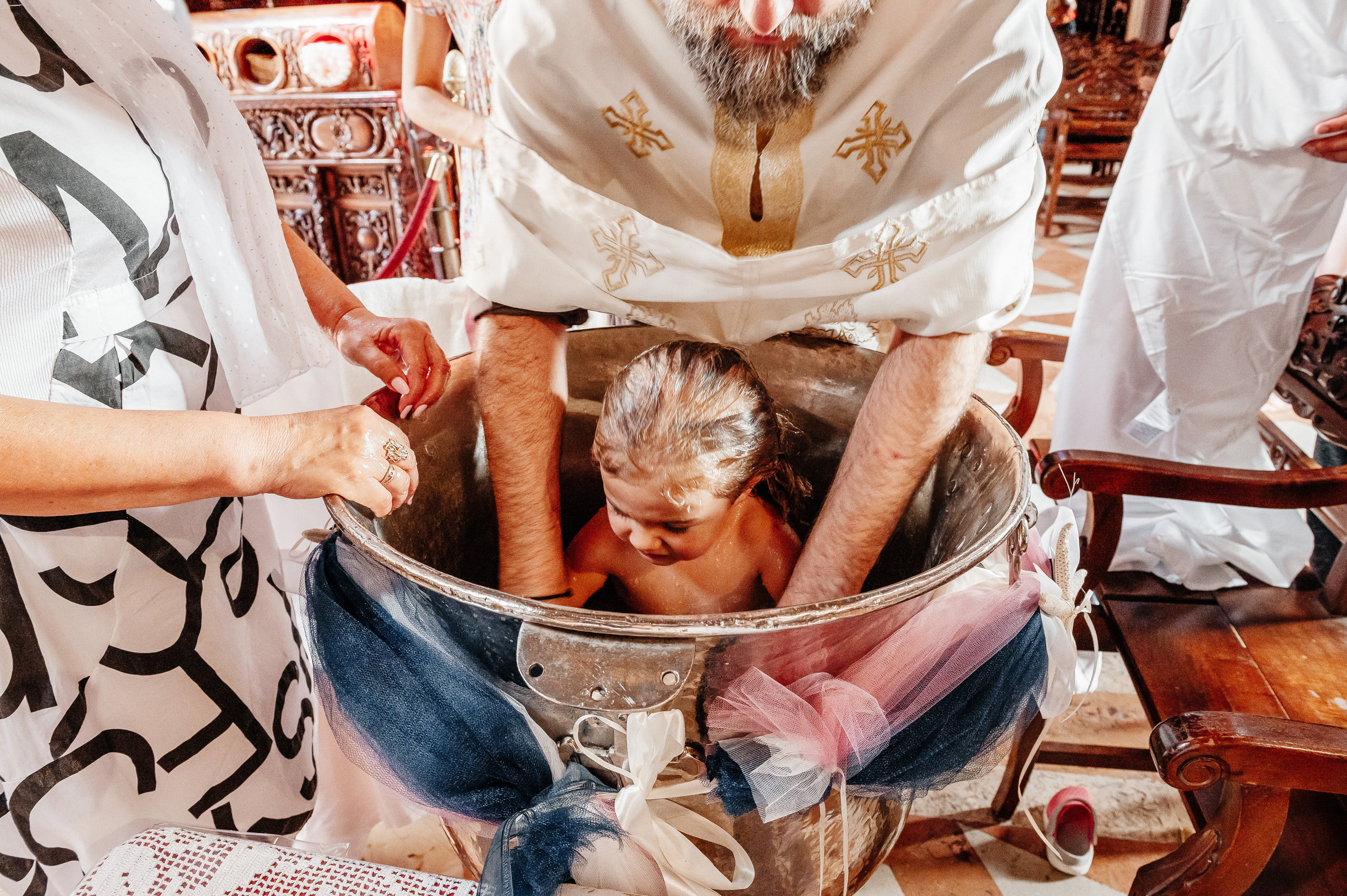 Taufe in St.-Spyridon-Kirche in Korfu, Griechenland. Newbornfotograf Kinderfotograf Ulm Familienfotograf Anastasia Neu-Ulm