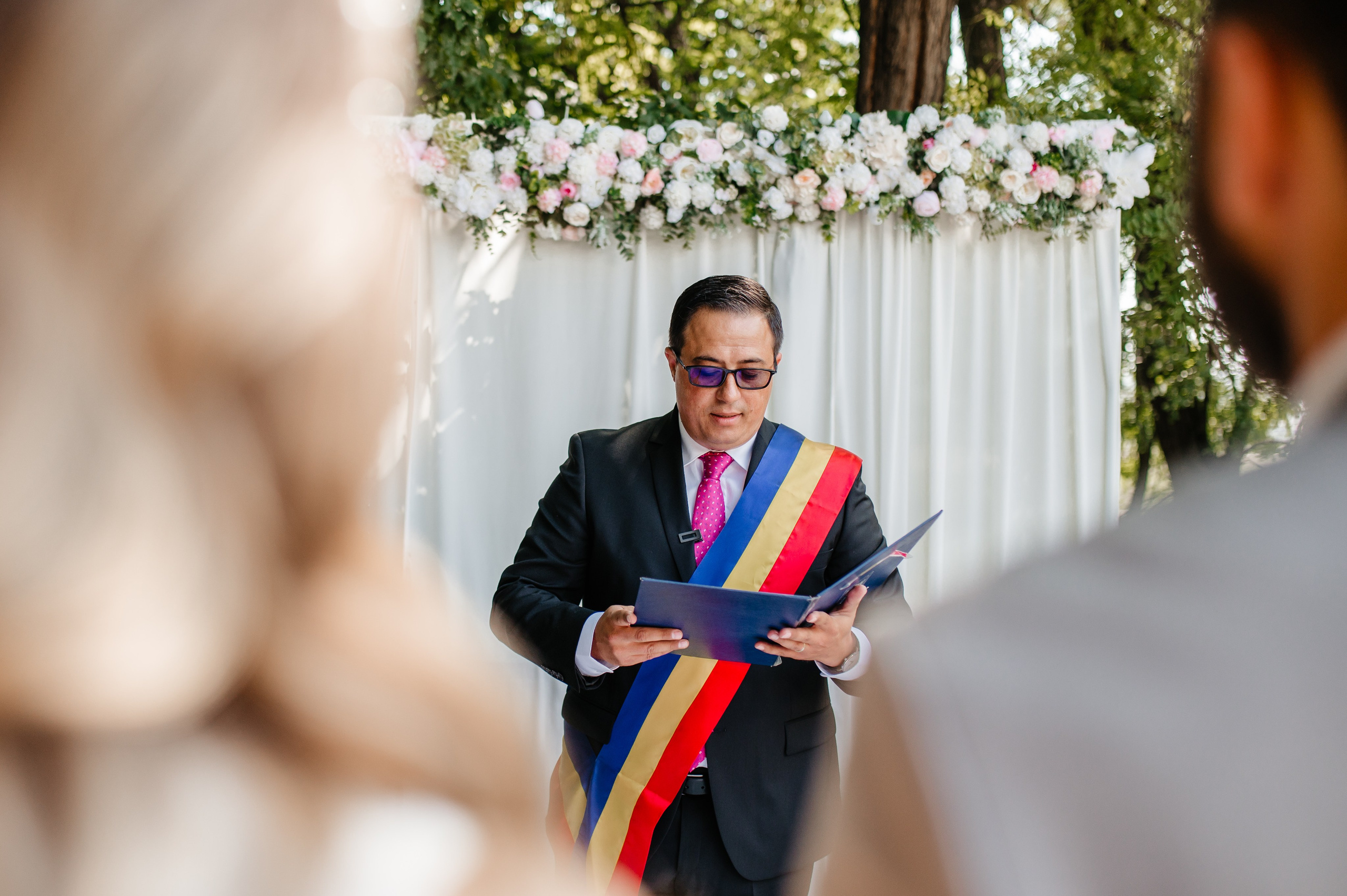 Cununie civila in aer liber si sedinta foto de cuplu. Proud Vision Weddings | Wedding Photography & Film — Servicii profesionale Foto Video Nunta Iasi