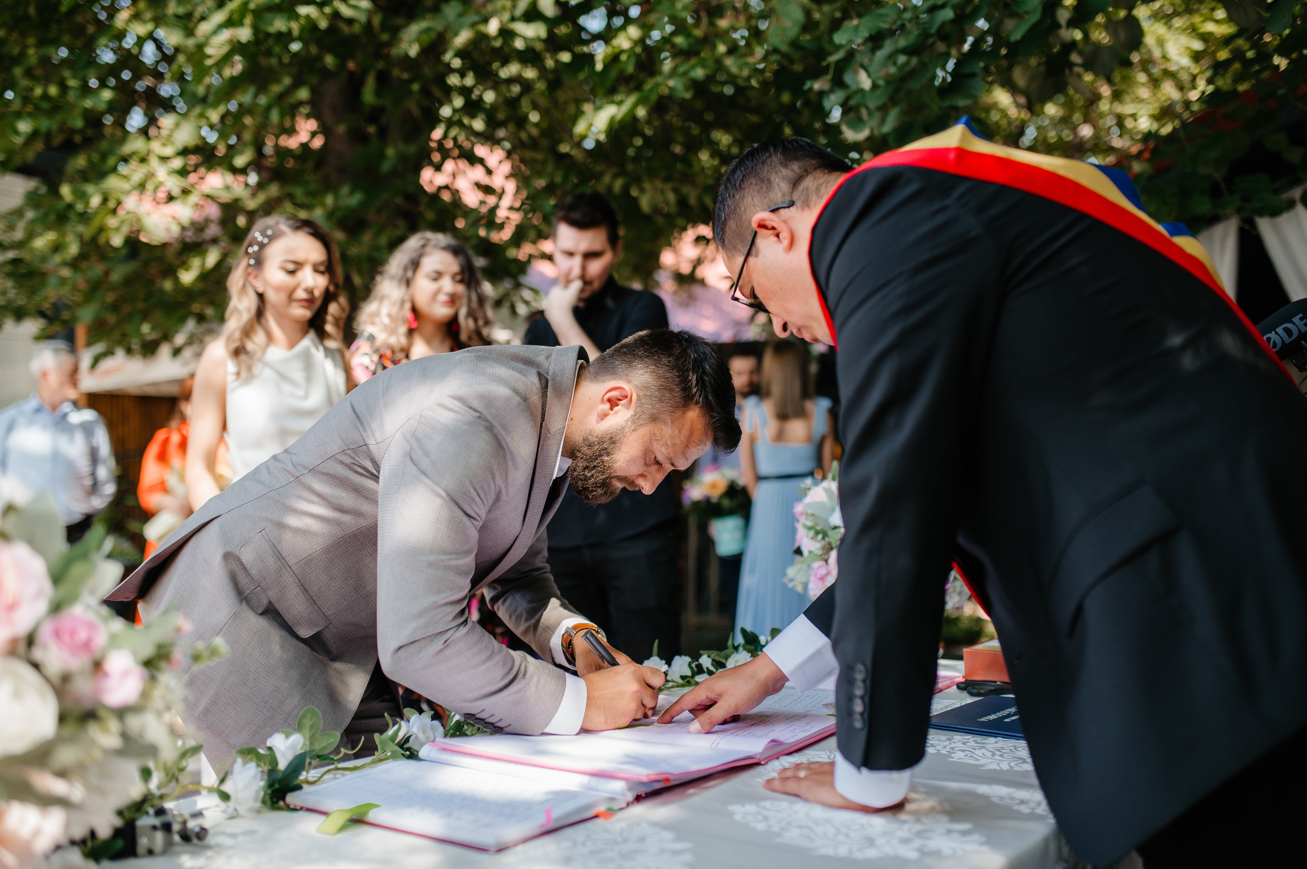 Cununie civila in aer liber si sedinta foto de cuplu. Proud Vision Weddings | Wedding Photography & Film — Servicii profesionale Foto Video Nunta Iasi