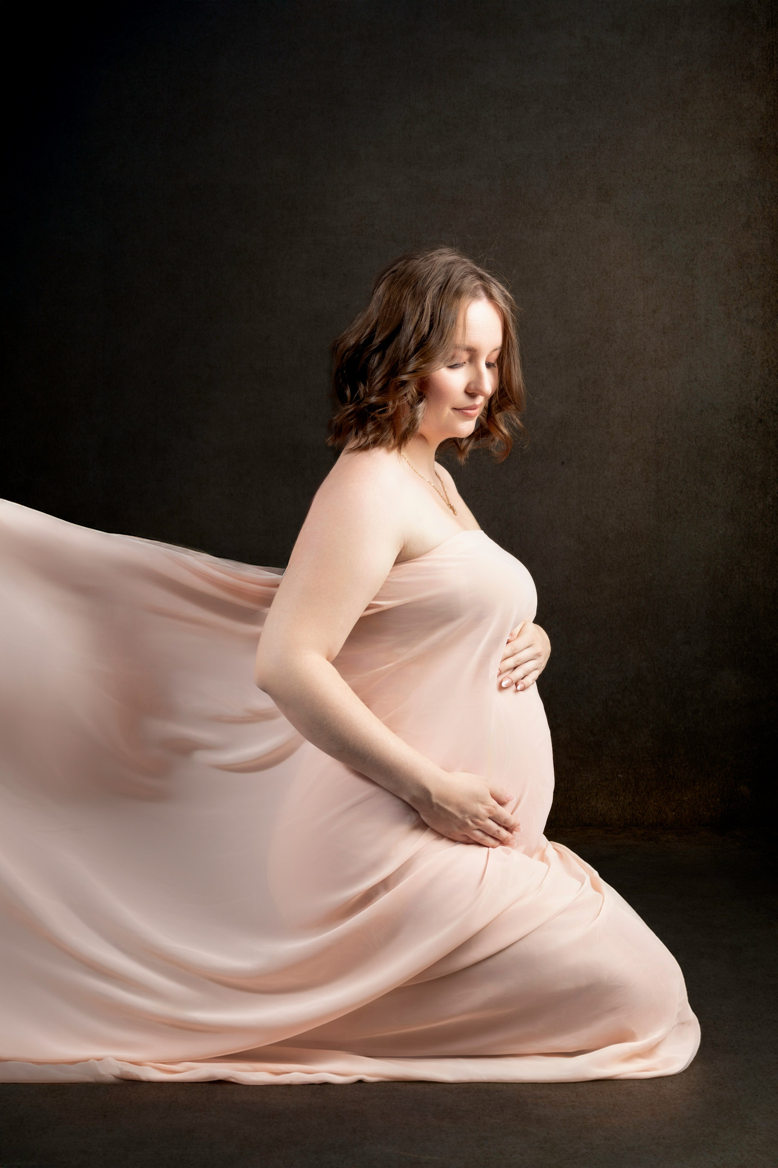 Maternity Wardrobe — Dresses Included for Your Session. Family & Maternity Photographer in Dresden Tatiana Mudryak