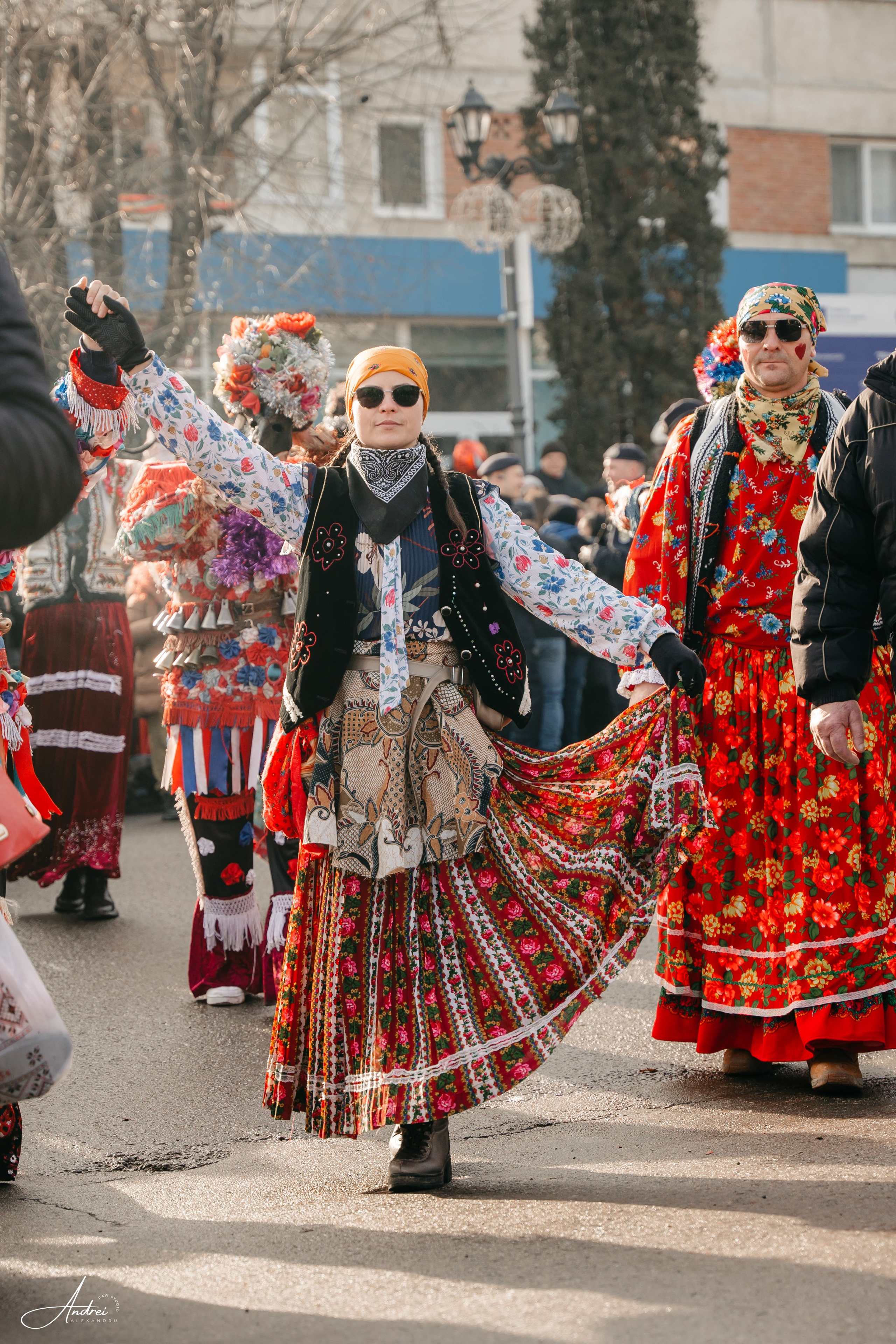 Ediția a XXVII-a a Festivalului de Datini și Obiceiuri Strămoșești Comănești. Raw Studio. Fotograful tau de nunta!