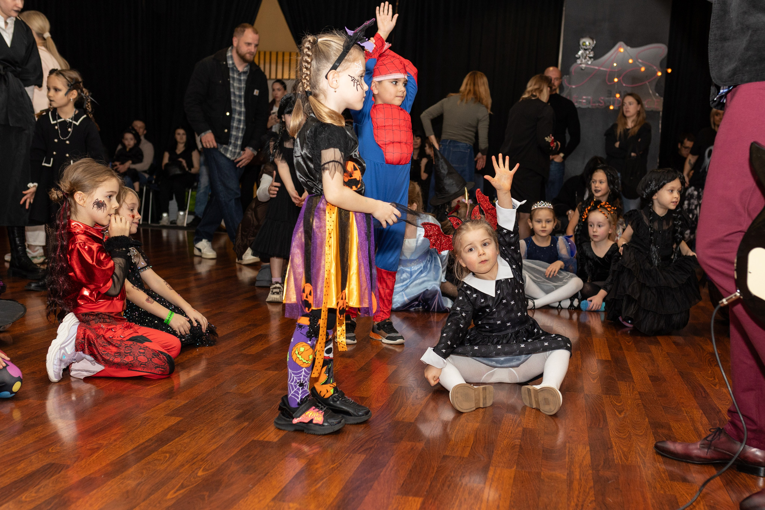 Leo dance studio Helloween 2025. Семейный и детский фотограф в Варшаве Мила Бобровская