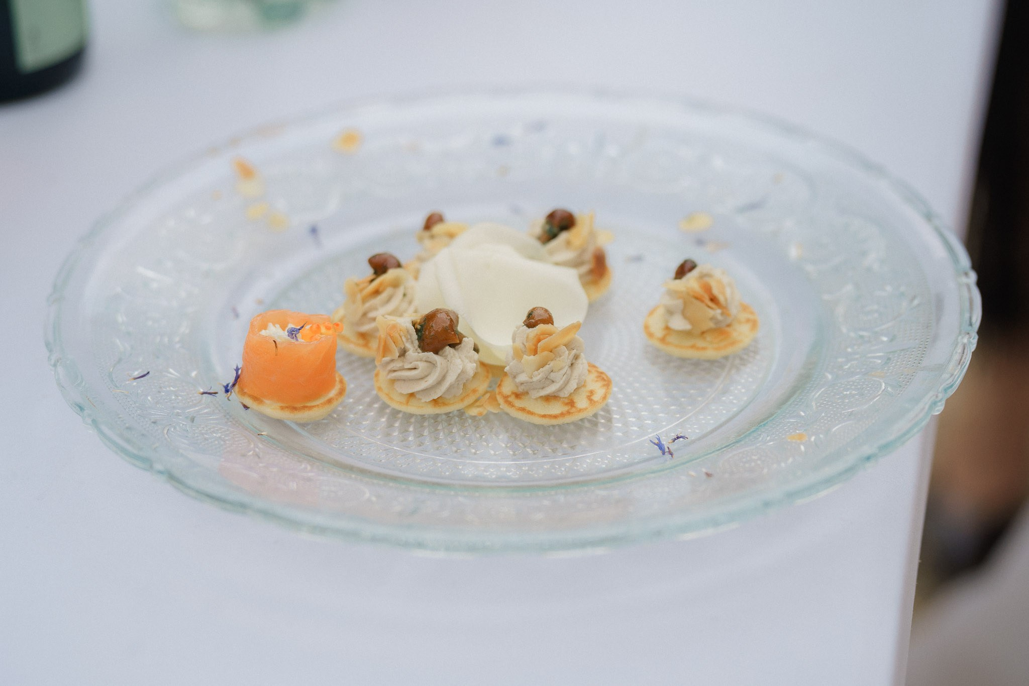 K& F, destination wedding photographer in L’Orangerie de l’Orée du Bois, France