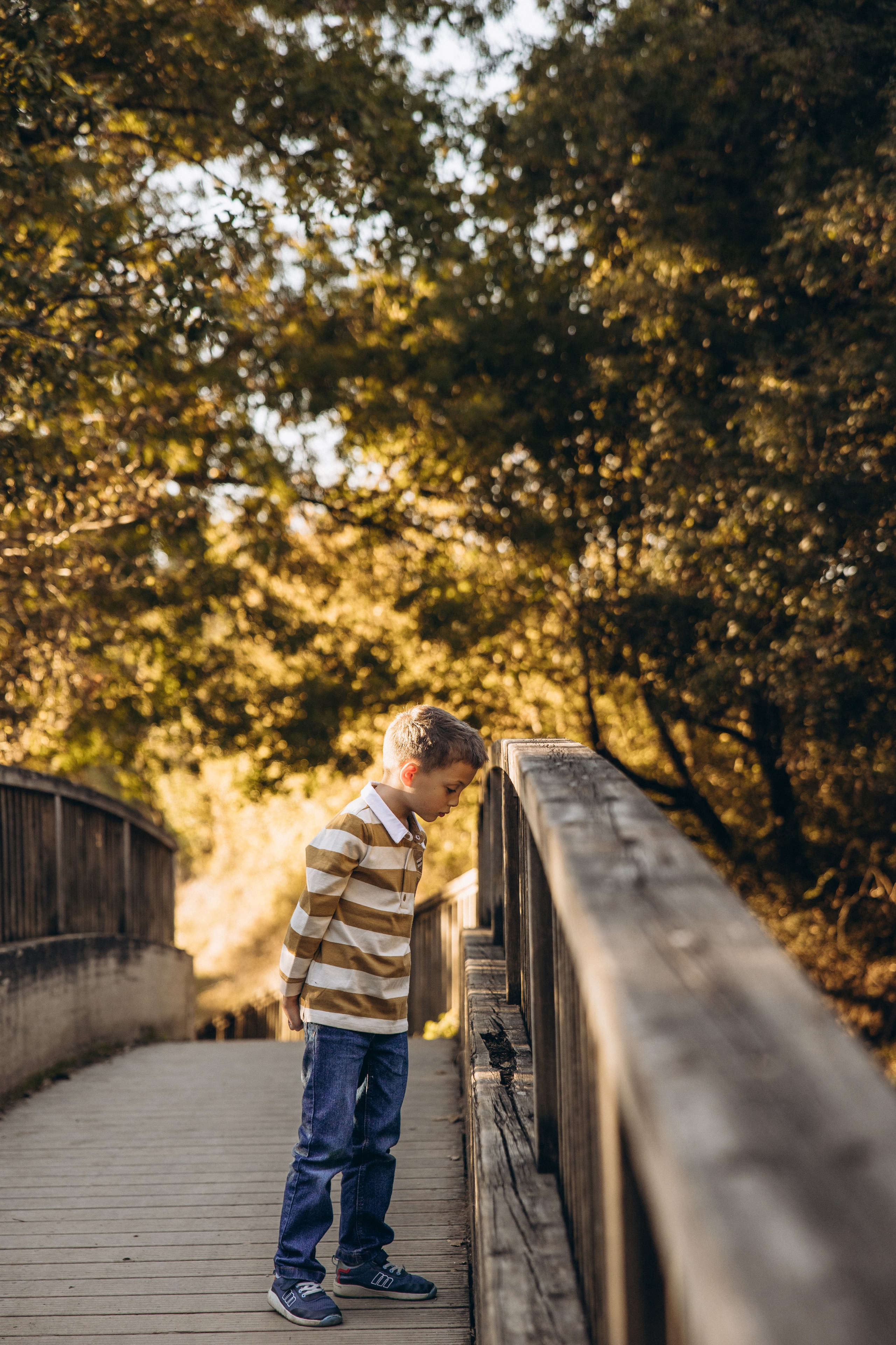 Autumn mother-son family photoshoot in Toulouse. Eugenie Smirnova — wedding, corporate and lifestyle photographer in Toulouse and Southwest France