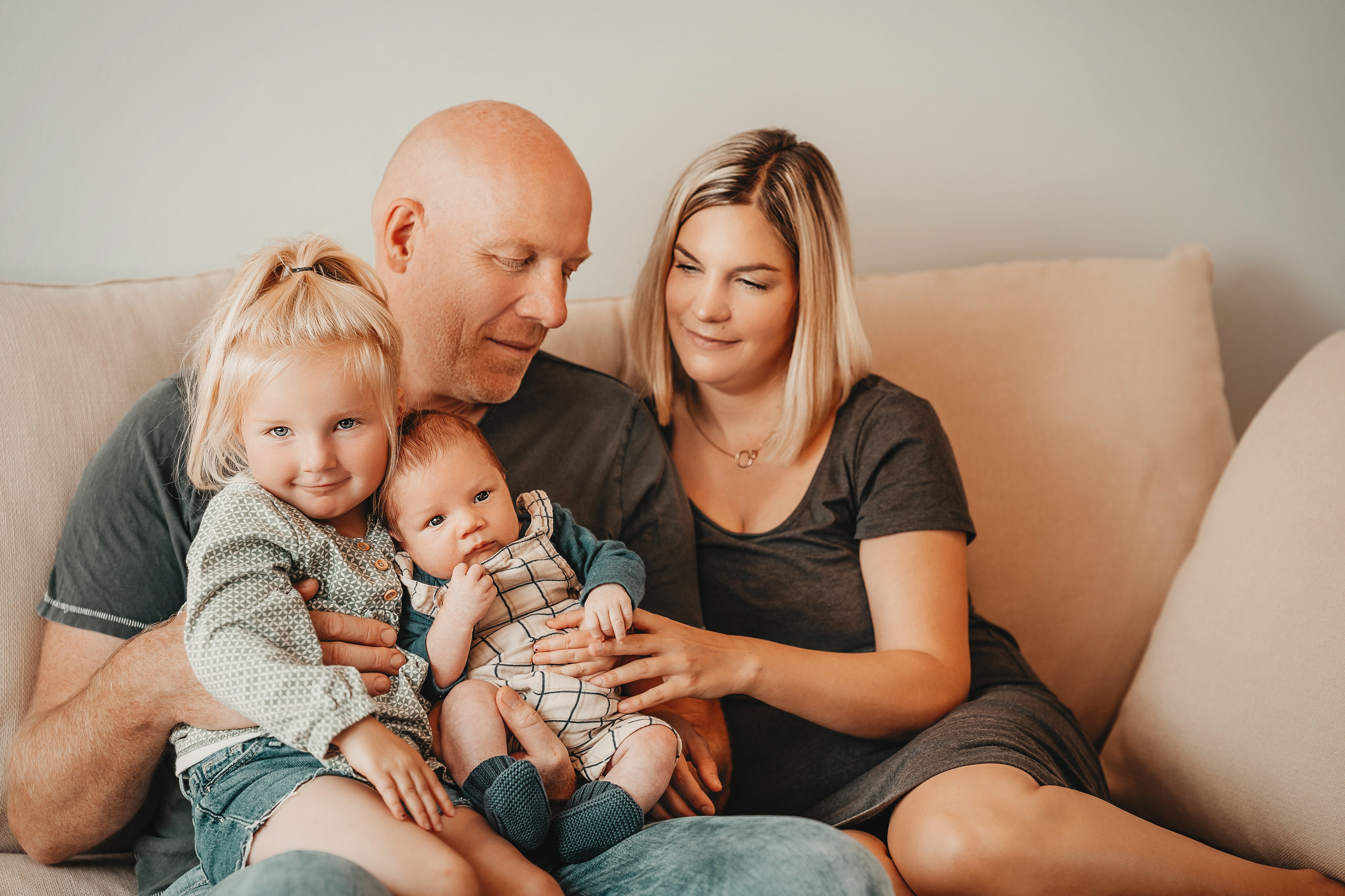 Newborn Homestory. Portraitfotografie in Gründau Elena Ohnstedt