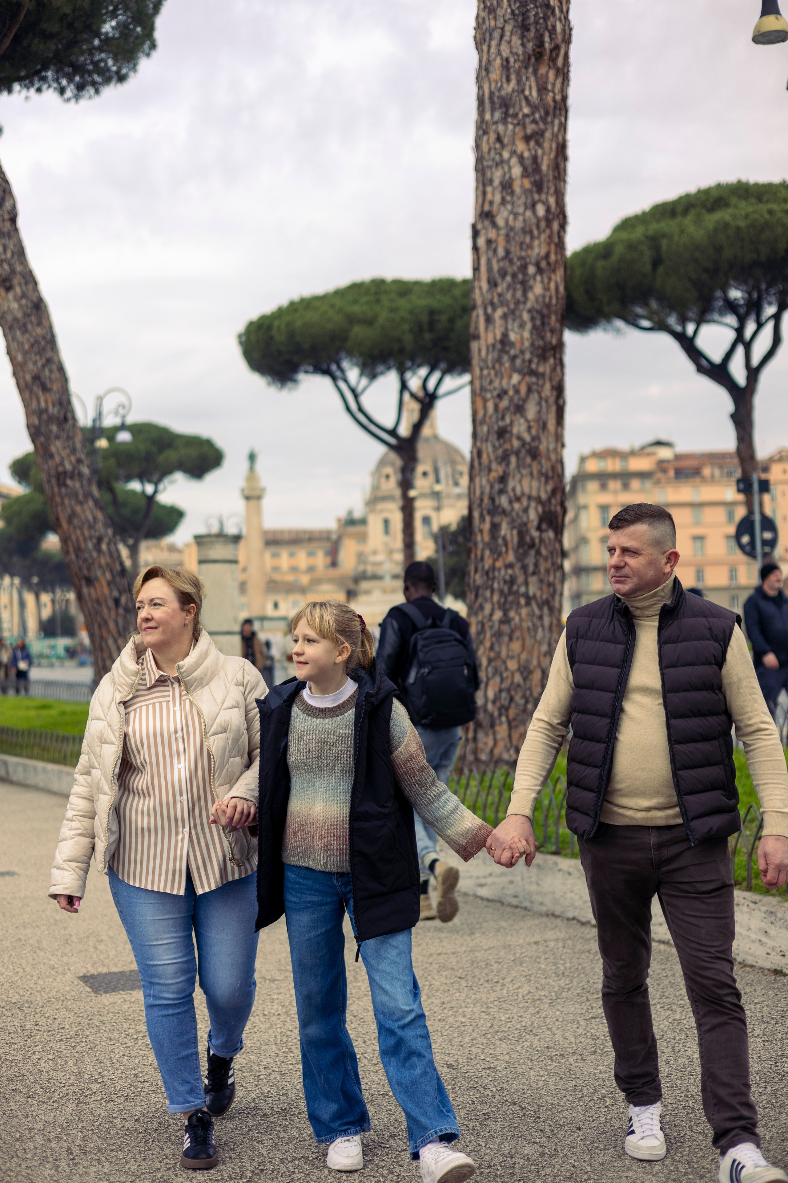 FAMILY. Hi! My name is Irena, and I’m a professional photographer specializing in family photography, love stories, and individual photoshoots