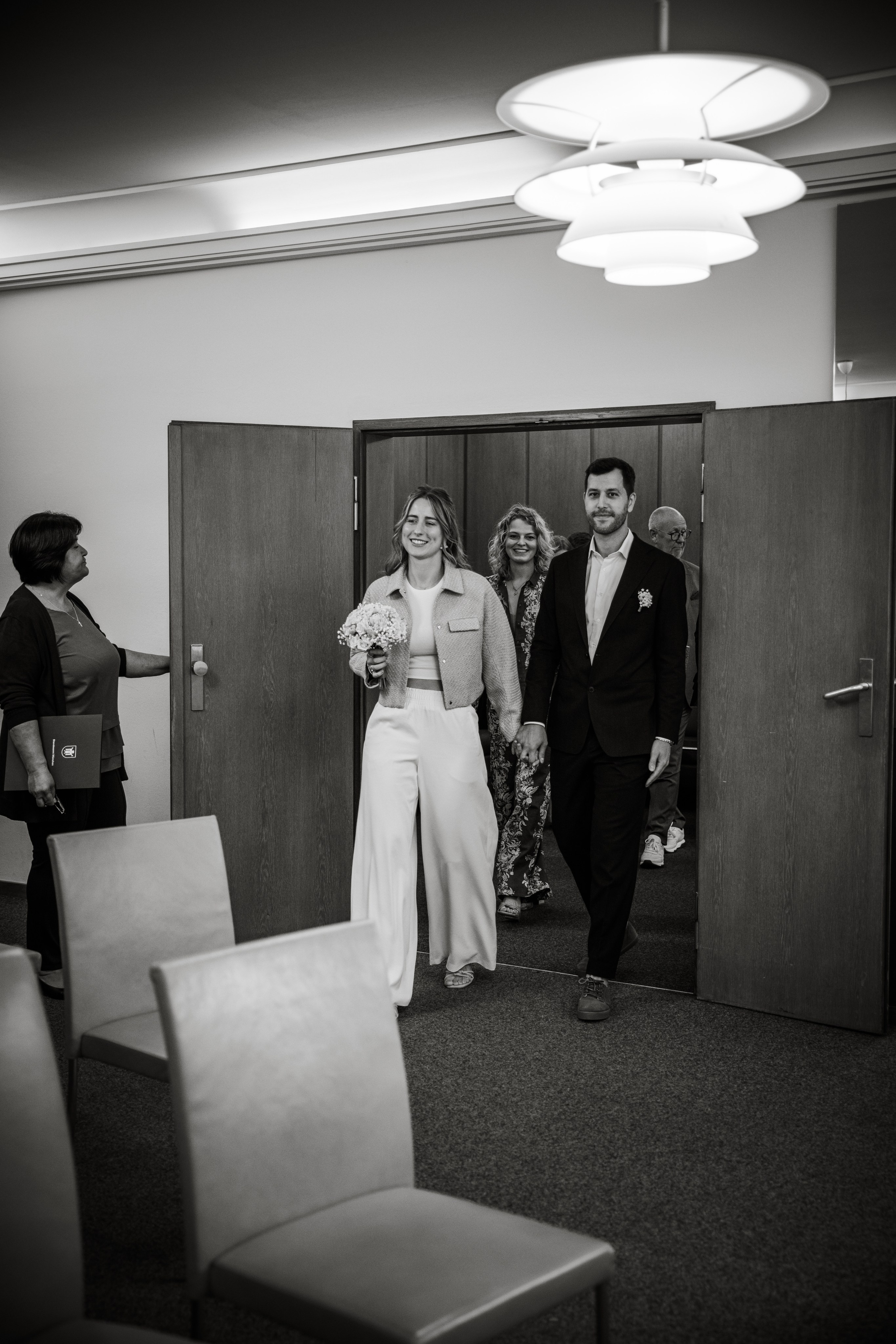 Romanrische Trauung im Standesamt Mandlstraße | München im Sommerlicht. Hochzeitsfotograf München Taufe Familienfotograf Tanja Mauke