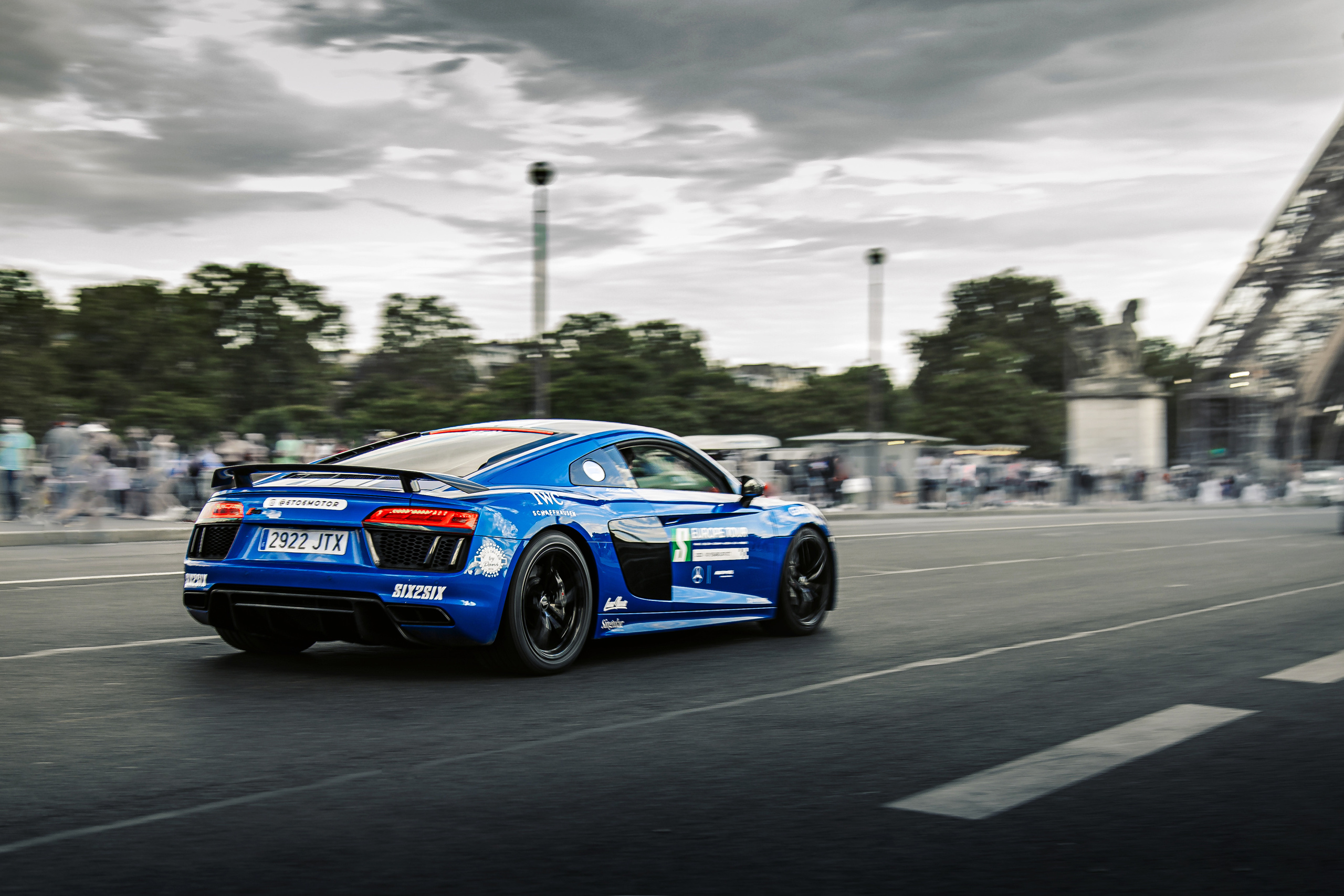 Street photo in Paris. Photographe de voitures à Paris — Vitalii Motruk
