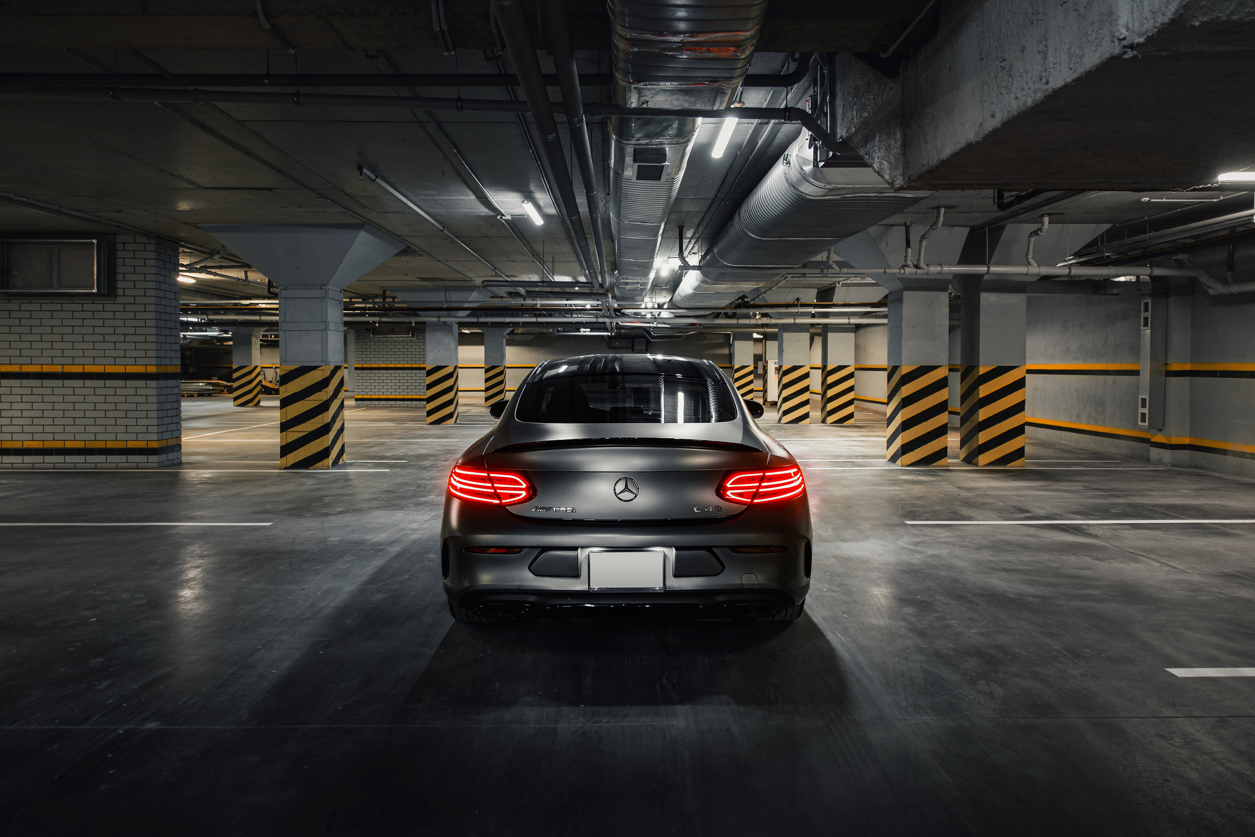 Mercedes-Benz C43 AMG. Photographer in Paris — Vitalii Motruk