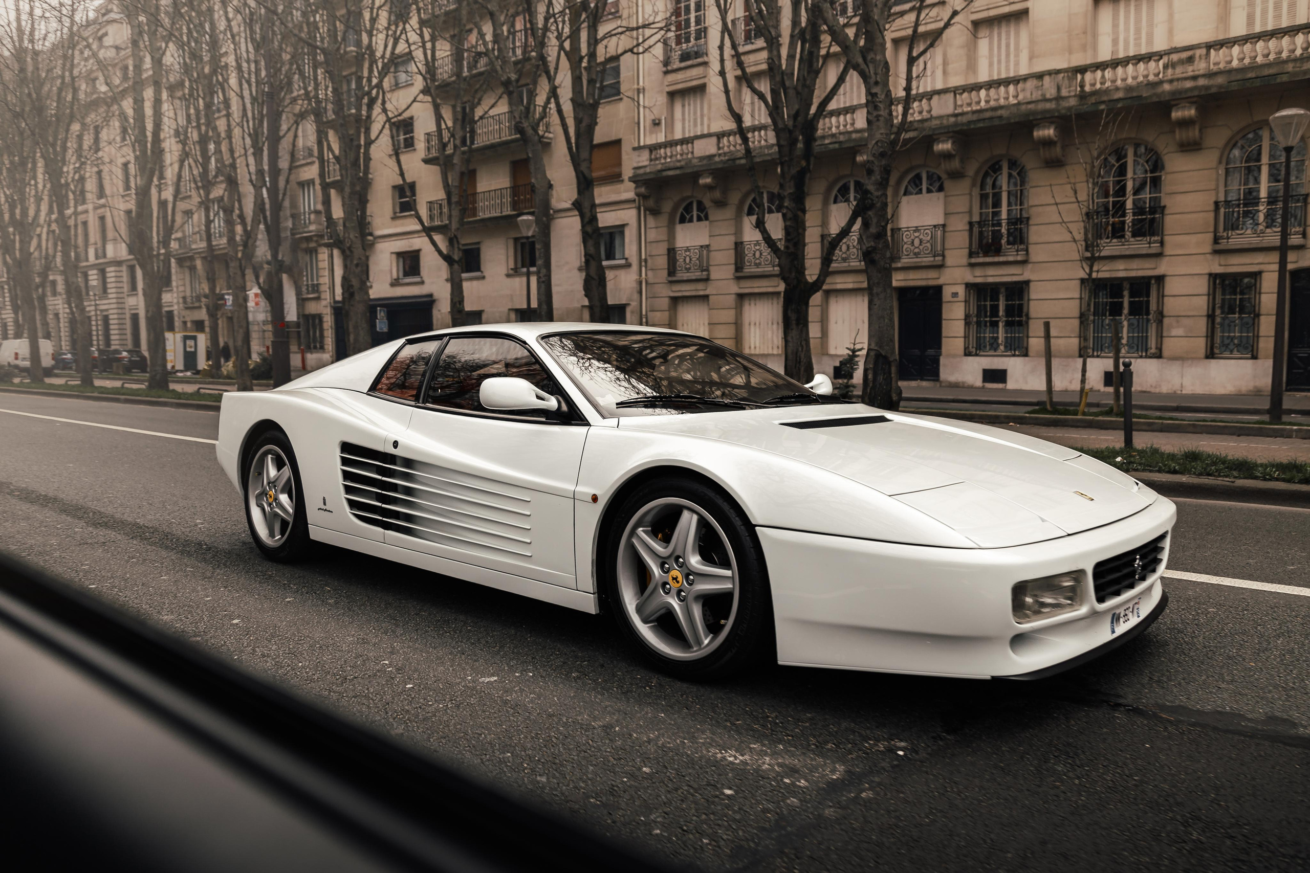 Street photo in Paris. Photographe de voitures à Paris — Vitalii Motruk