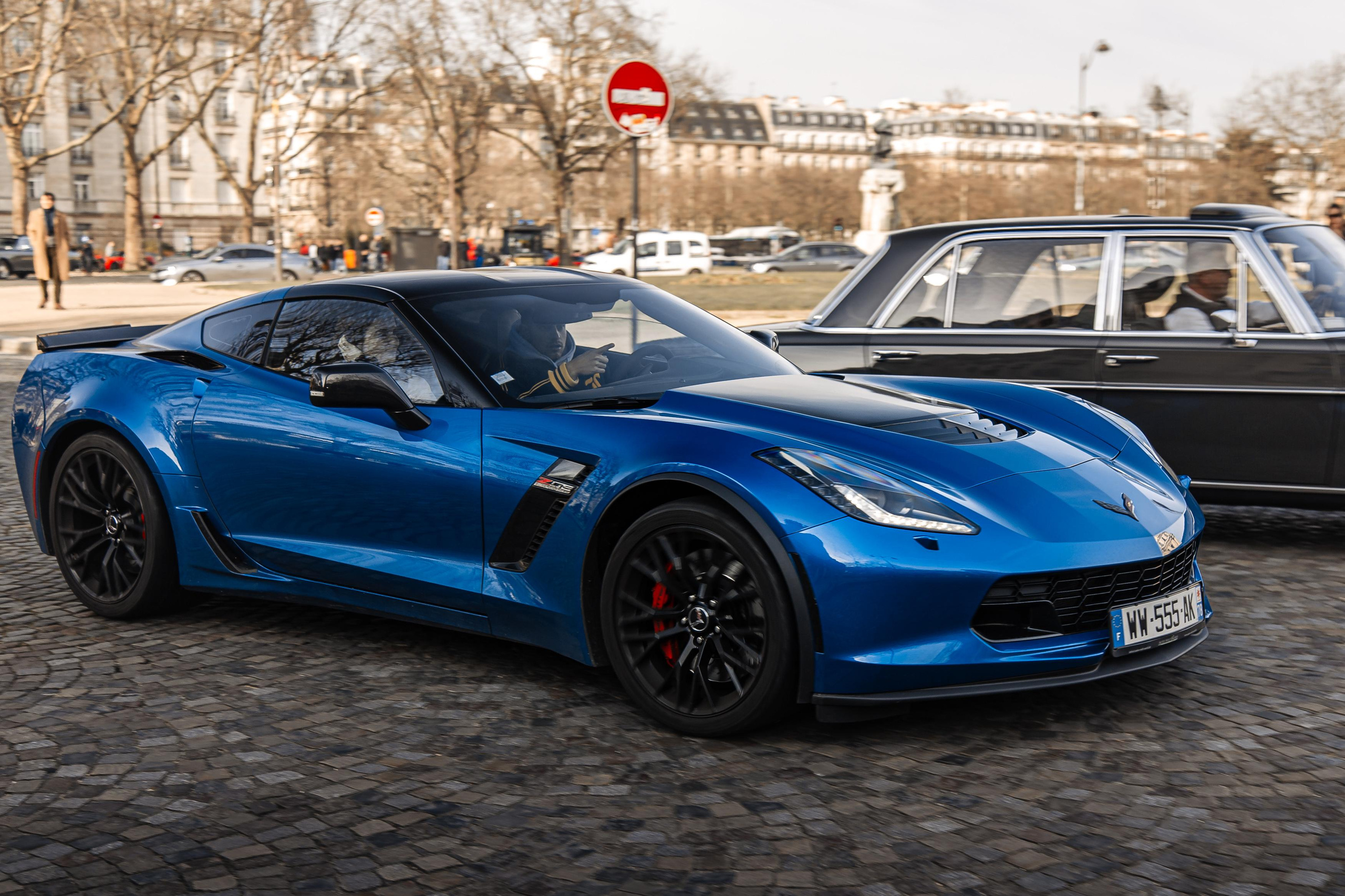 Place Vauban 13 fevrier. Photographer in Paris — Vitalii Motruk