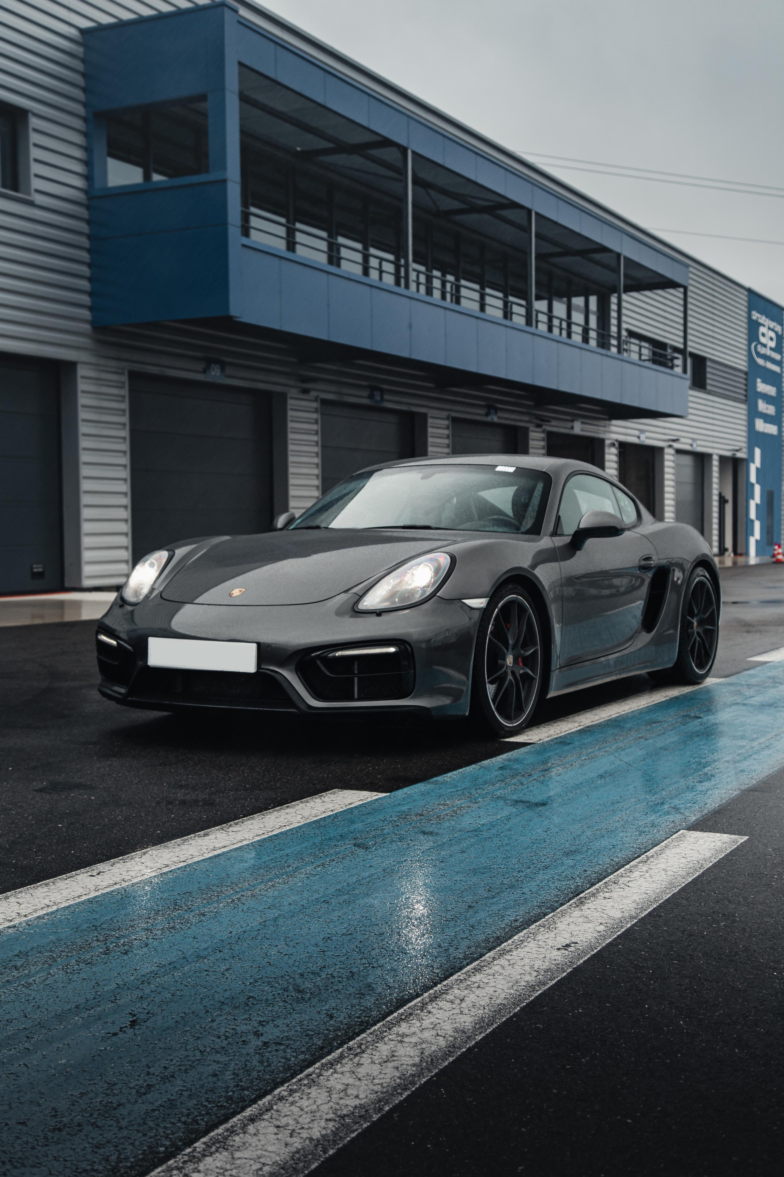 Porsche Cayman. Photographer in Paris — Vitalii Motruk