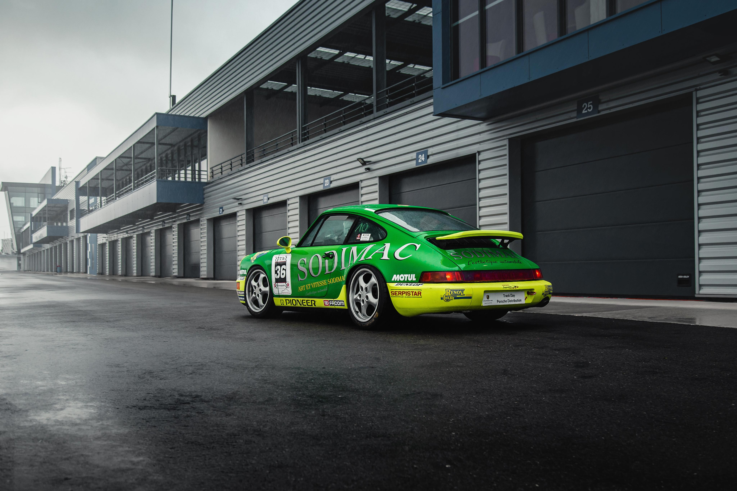 Porsche 964 Carrera. Photographer in Paris — Vitalii Motruk