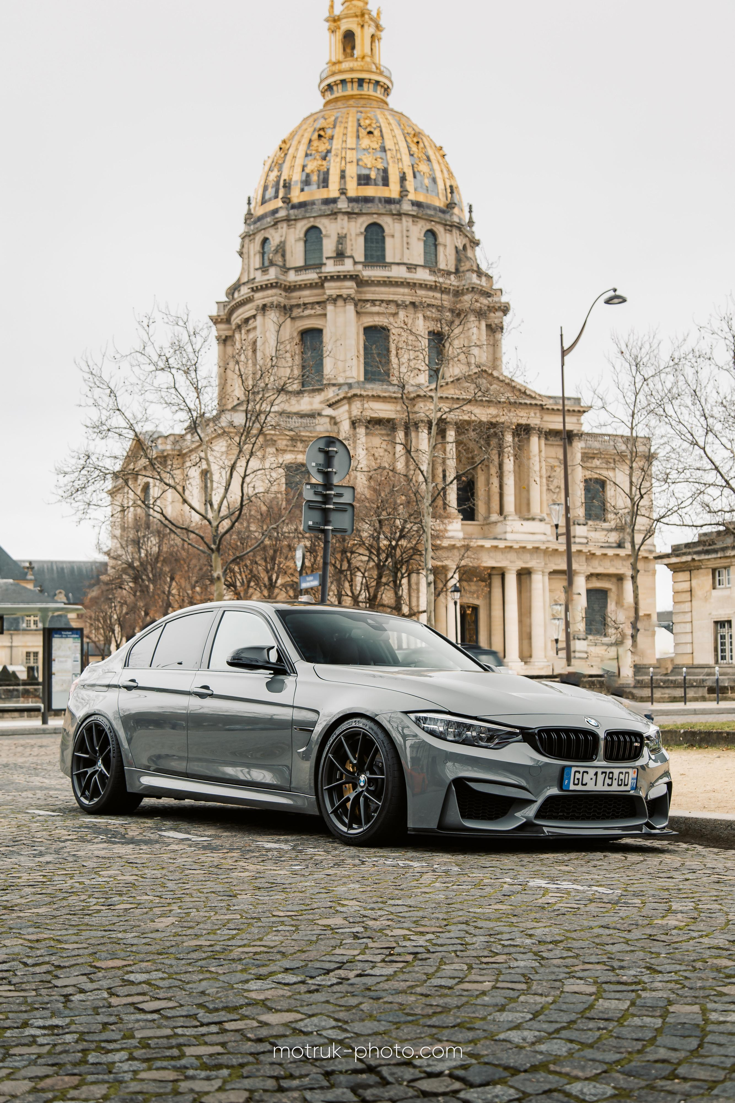 Place Vauban 23 janvier. Photographer in Paris — Vitalii Motruk