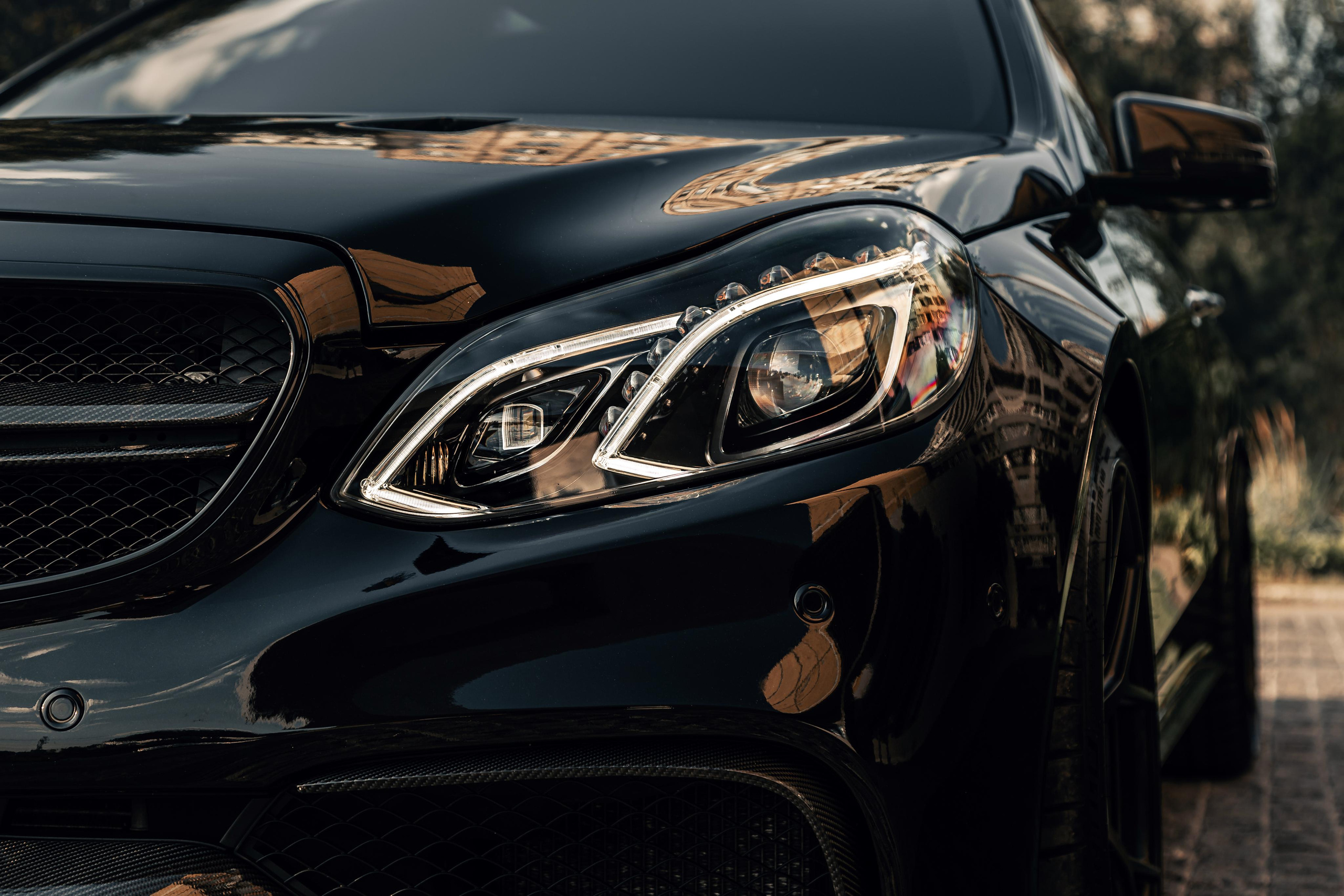 Mercedes-Benz E63 AMG. Photographer in Paris — Vitalii Motruk