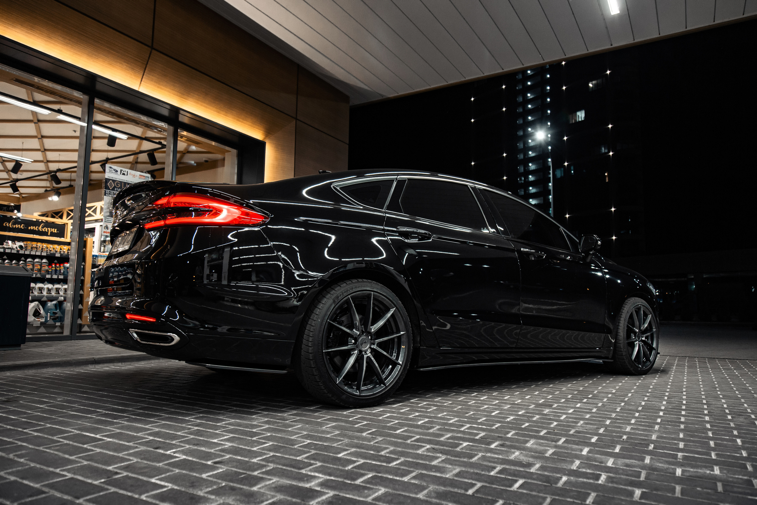 Ford Fusion. Photographer in Paris — Vitalii Motruk