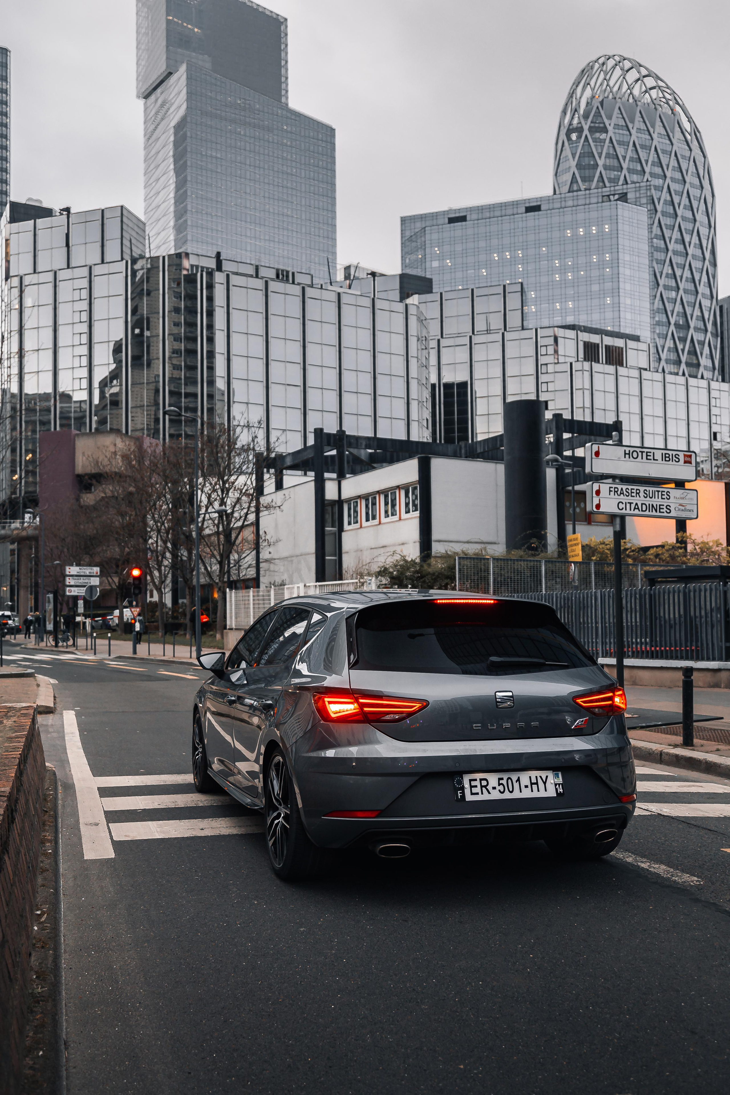 Seat Cupra. Photographe de voitures à Paris — Vitalii Motruk