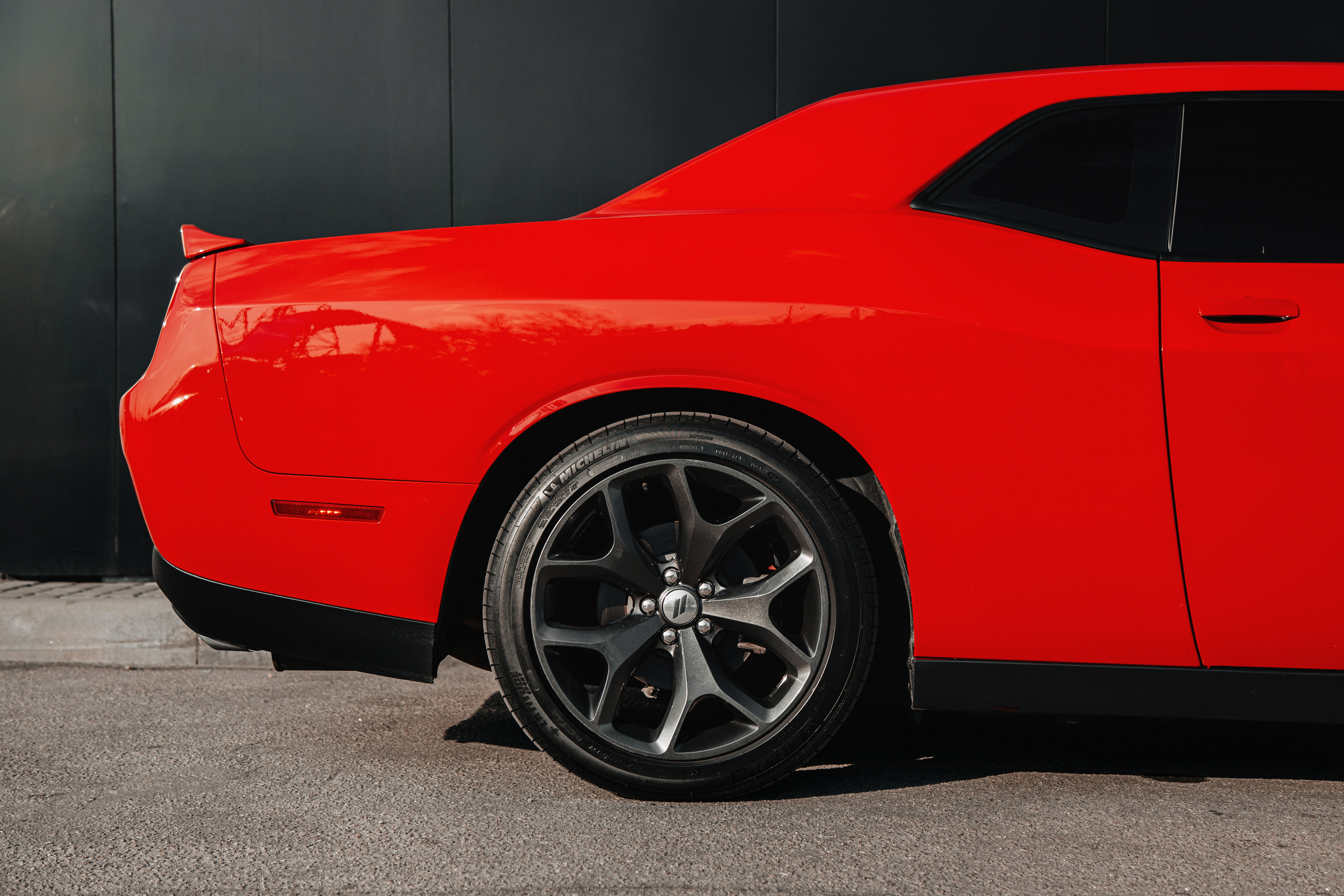 Dodge Challenger. Photographer in Paris — Vitalii Motruk