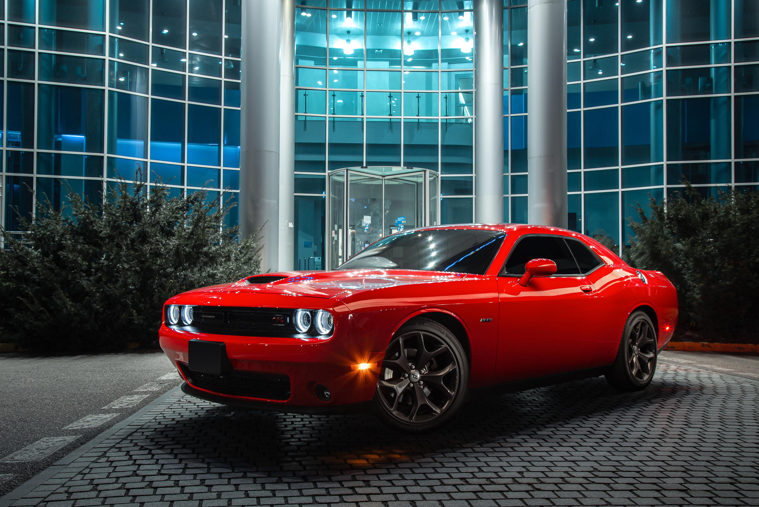 Dodge Challenger. Photographer in Paris — Vitalii Motruk