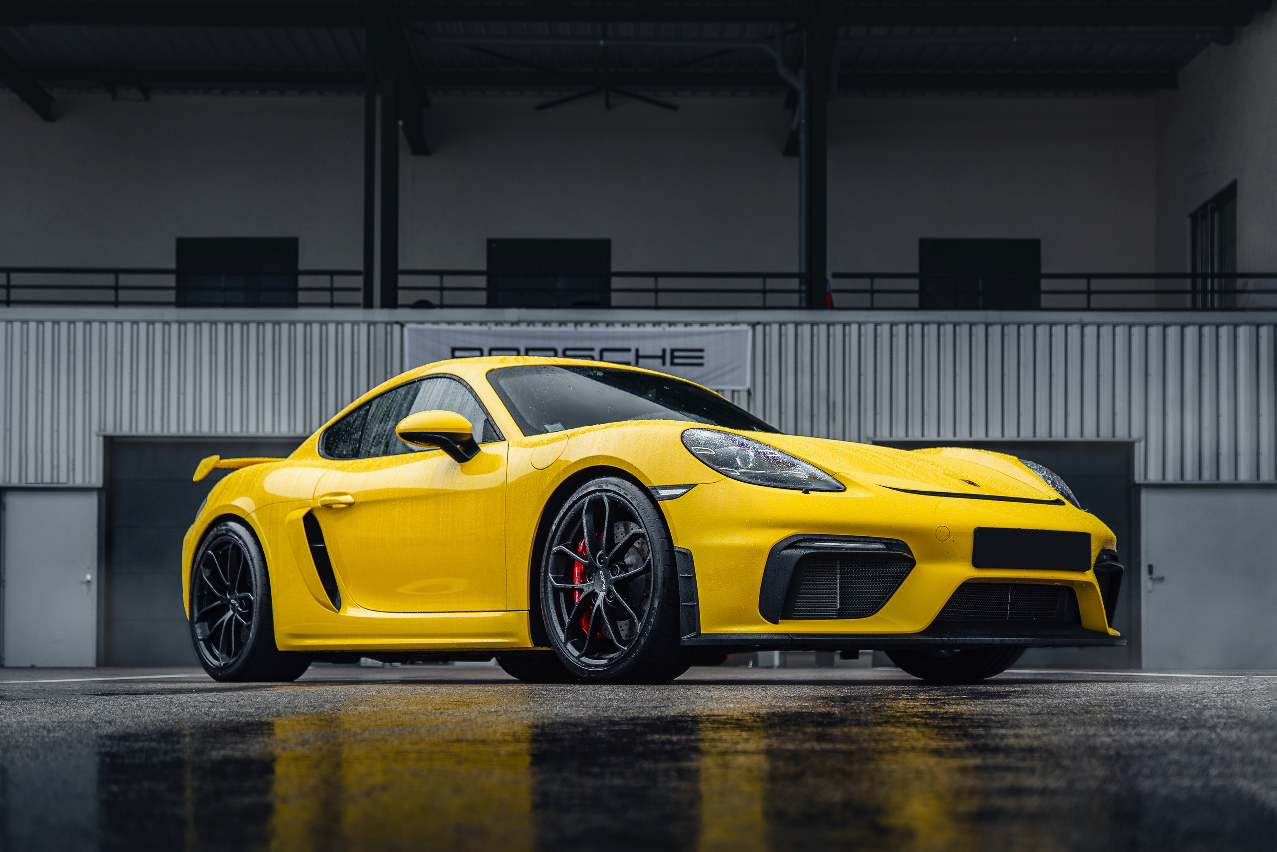 Porsche 718 GT4. Photographer in Paris — Vitalii Motruk