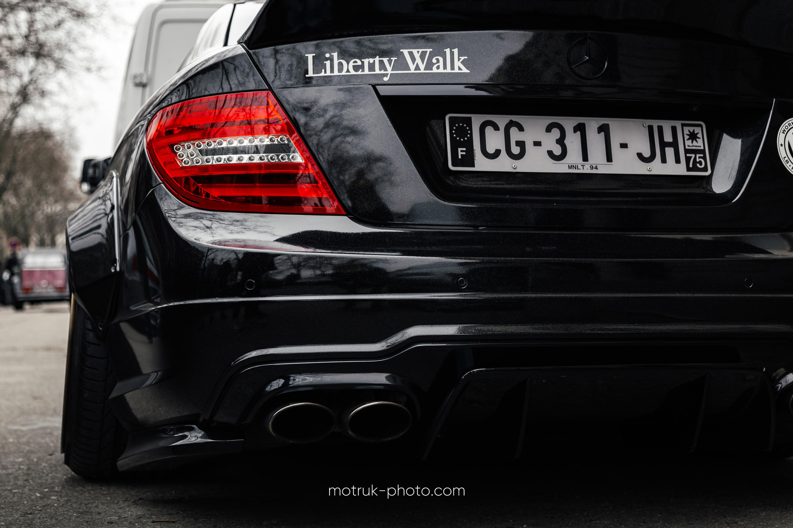 Place Vauban 23 janvier. Photographer in Paris — Vitalii Motruk