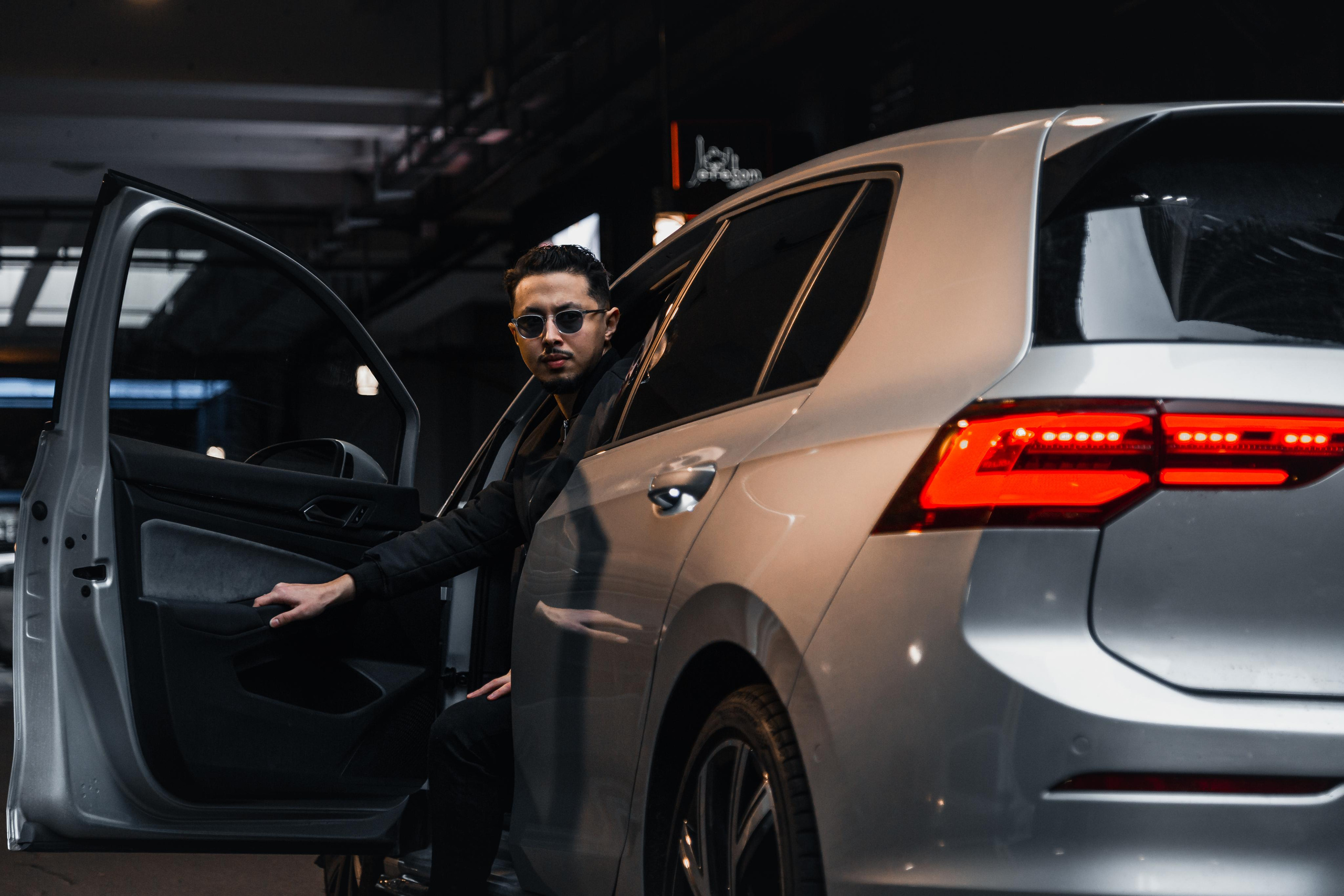 Hamza x Golf 8 R-line. Photographer in Paris — Vitalii Motruk