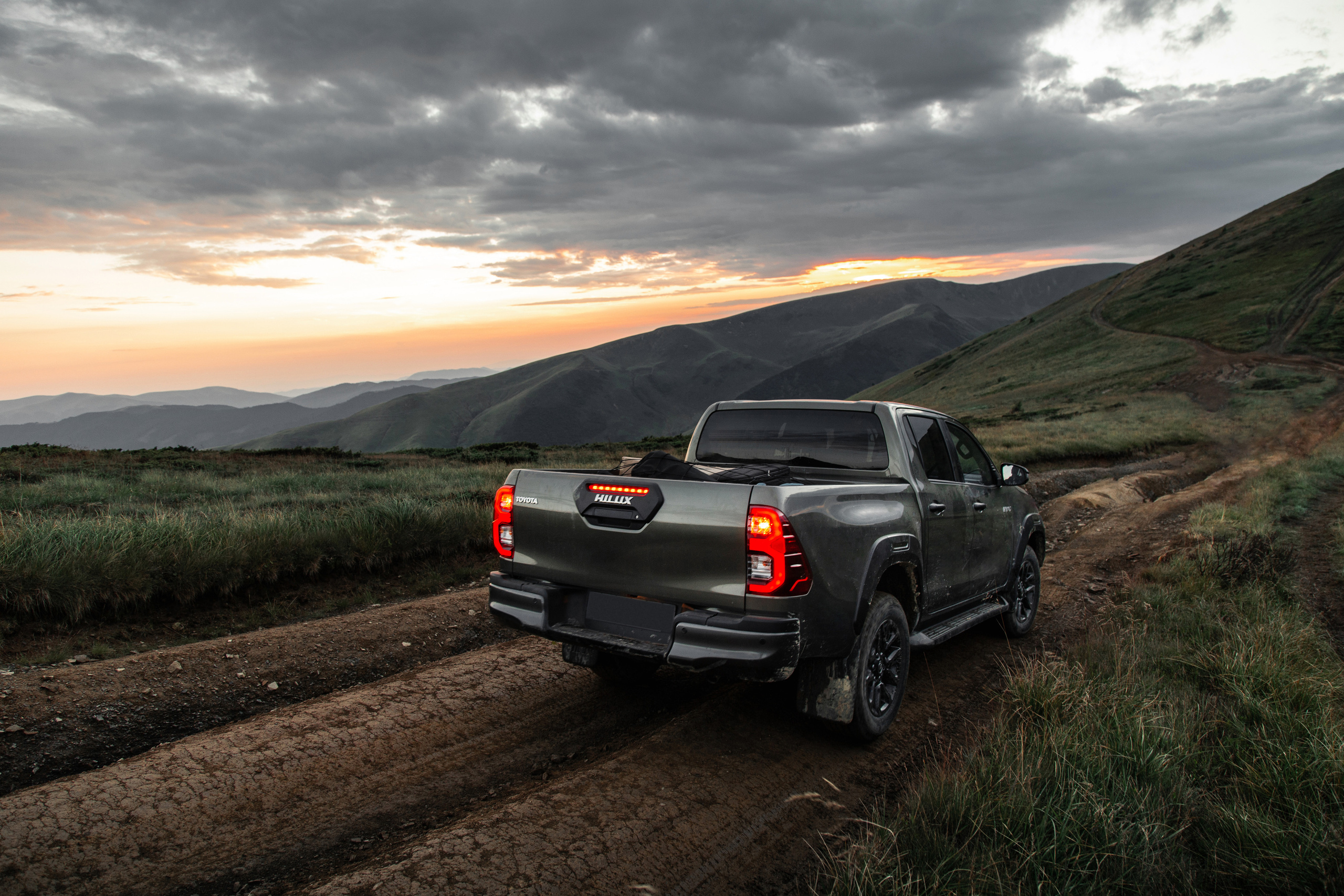 Toyota in the Carpathians. Photographer in Paris — Vitalii Motruk