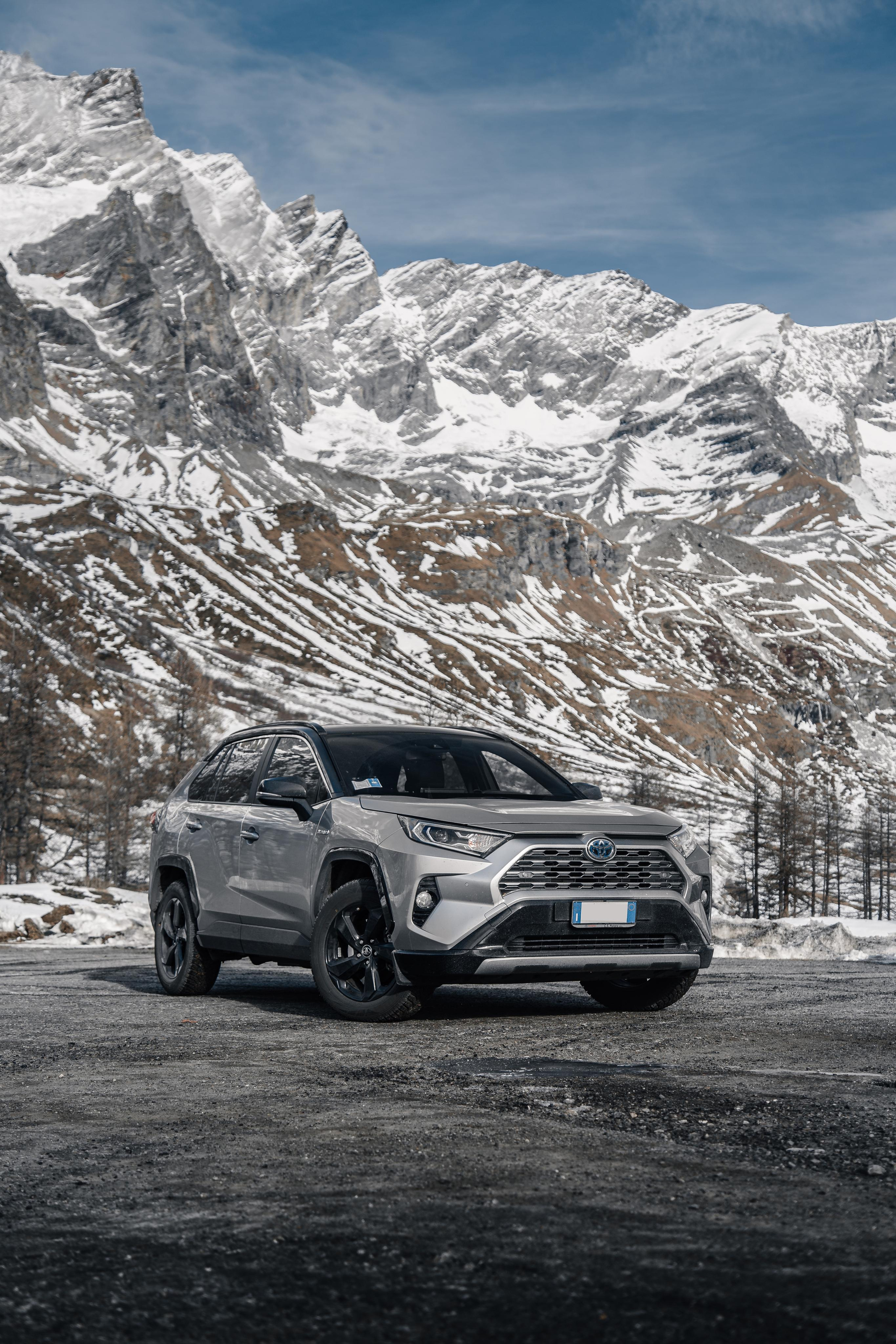 Toyota RAV4. Photographer in Paris — Vitalii Motruk