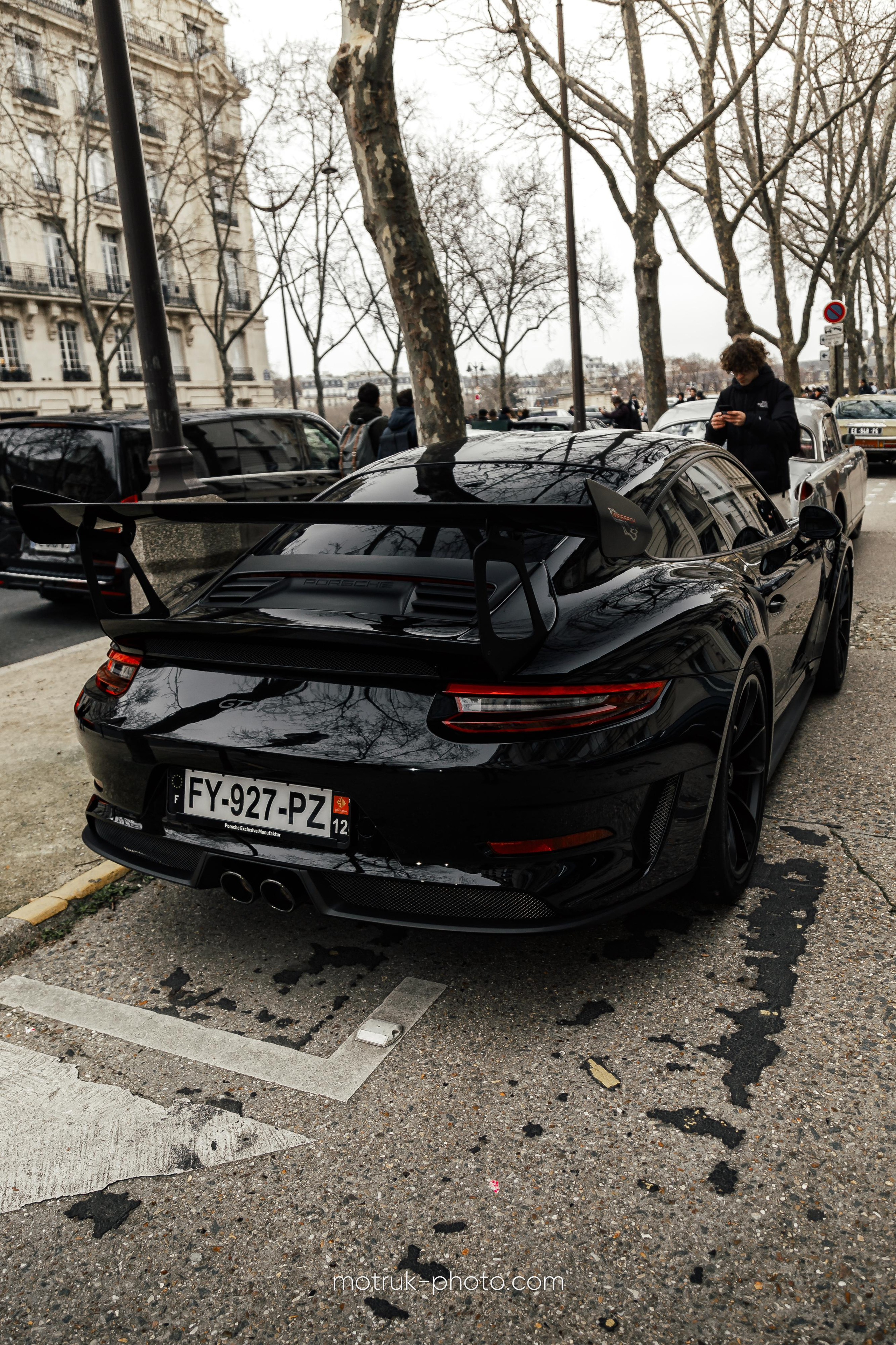 Place Vauban 23 janvier. Photographer in Paris — Vitalii Motruk