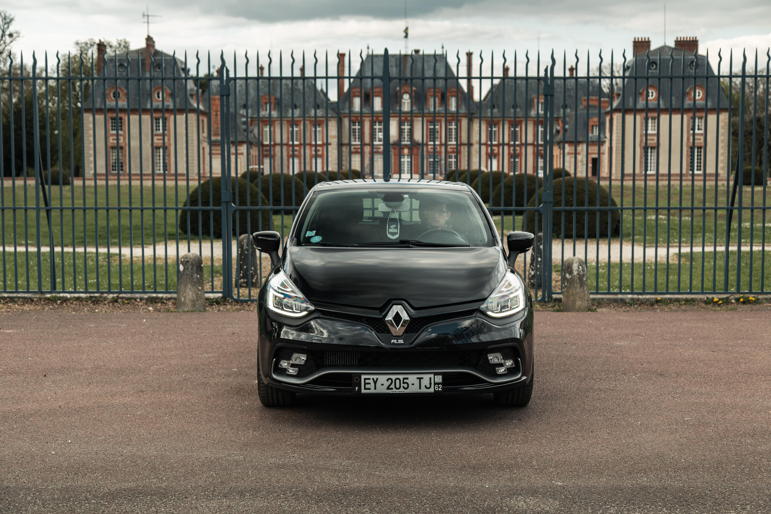 Balade avec Renault Sport. Photographer in Paris — Vitalii Motruk