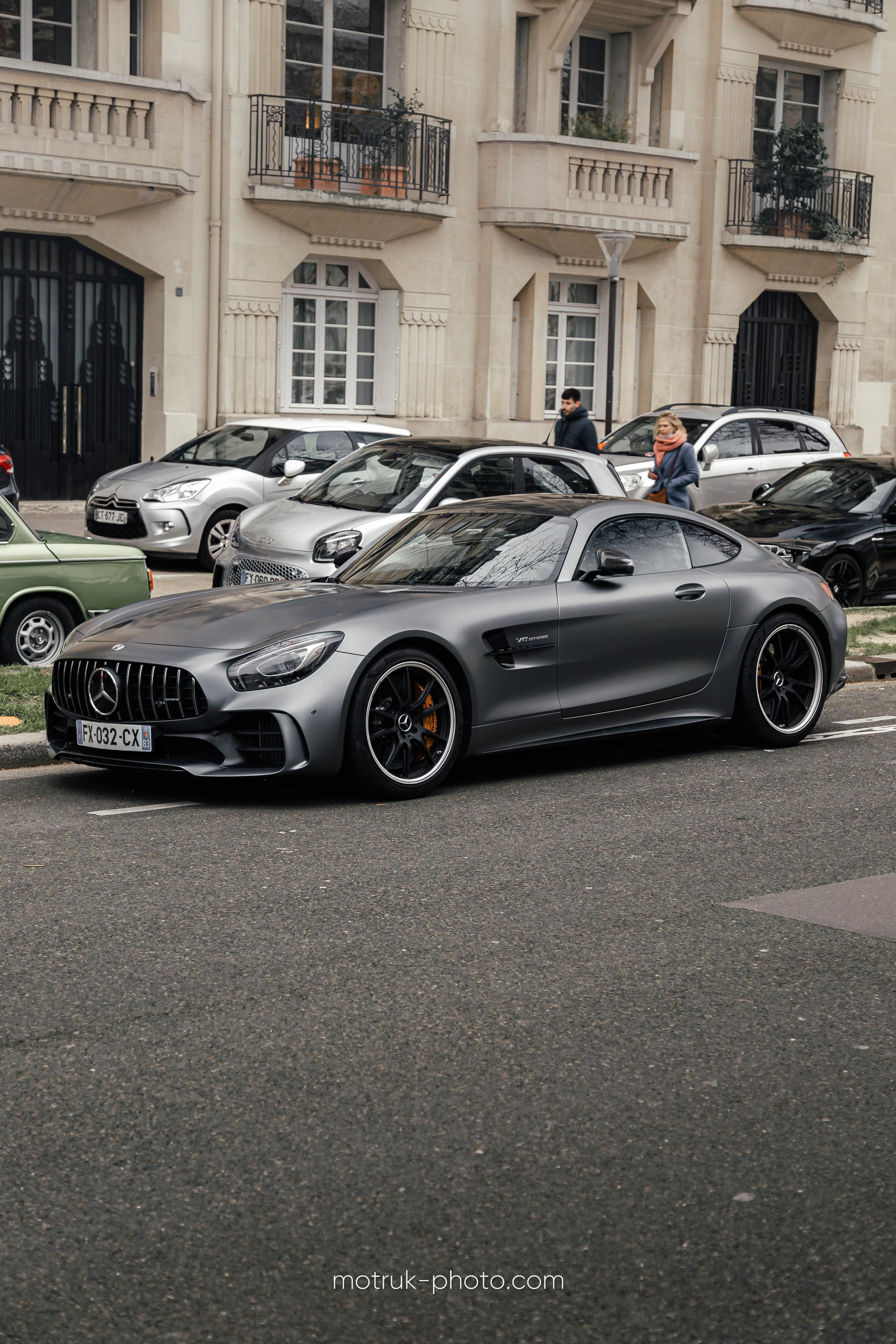 Place Vauban 23 janvier. Photographer in Paris — Vitalii Motruk