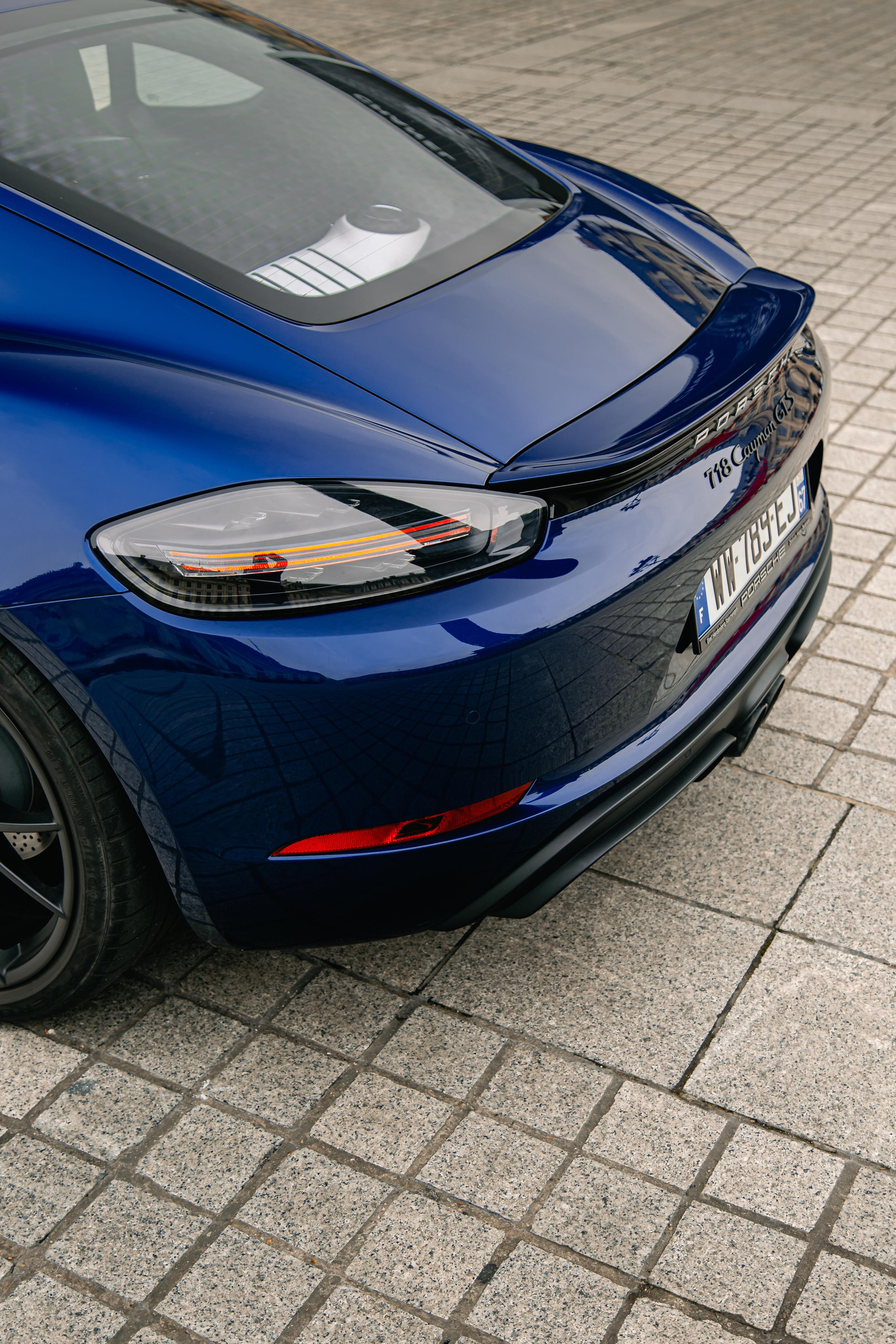 Porsche Cayman. Photographer in Paris — Vitalii Motruk