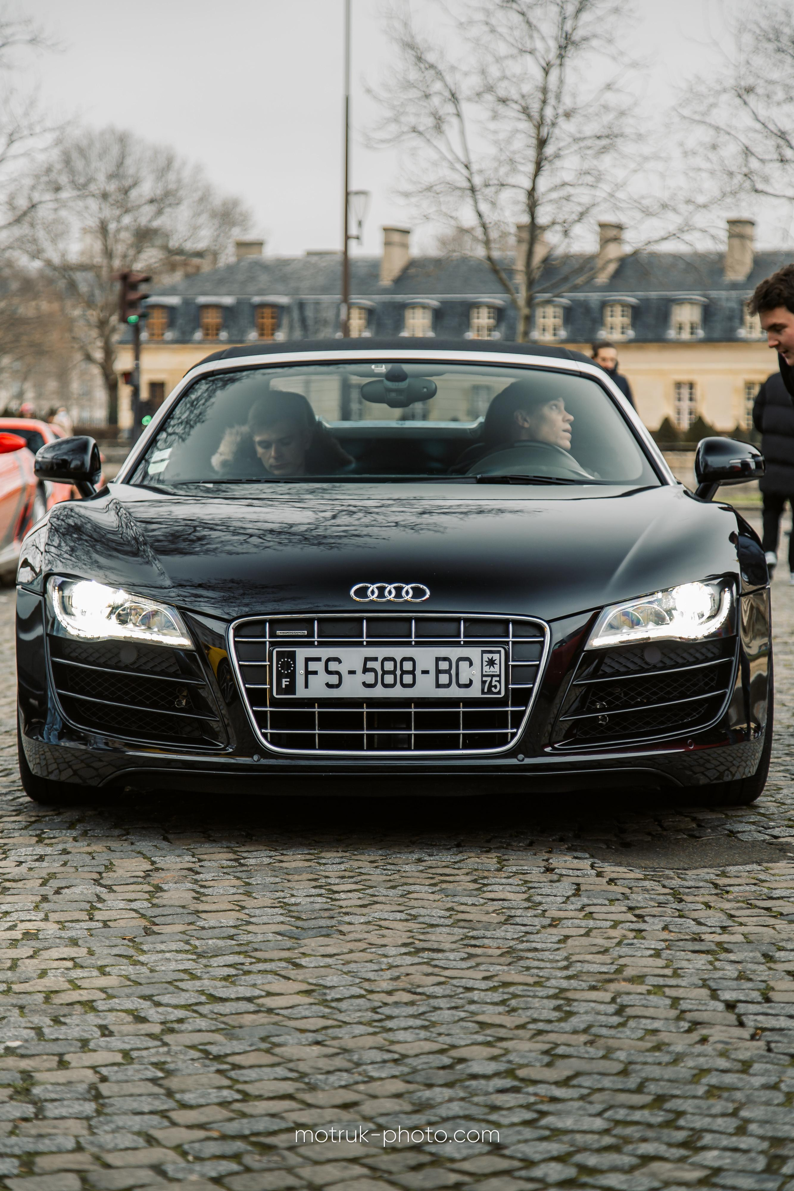 Place Vauban 23 janvier. Photographer in Paris — Vitalii Motruk