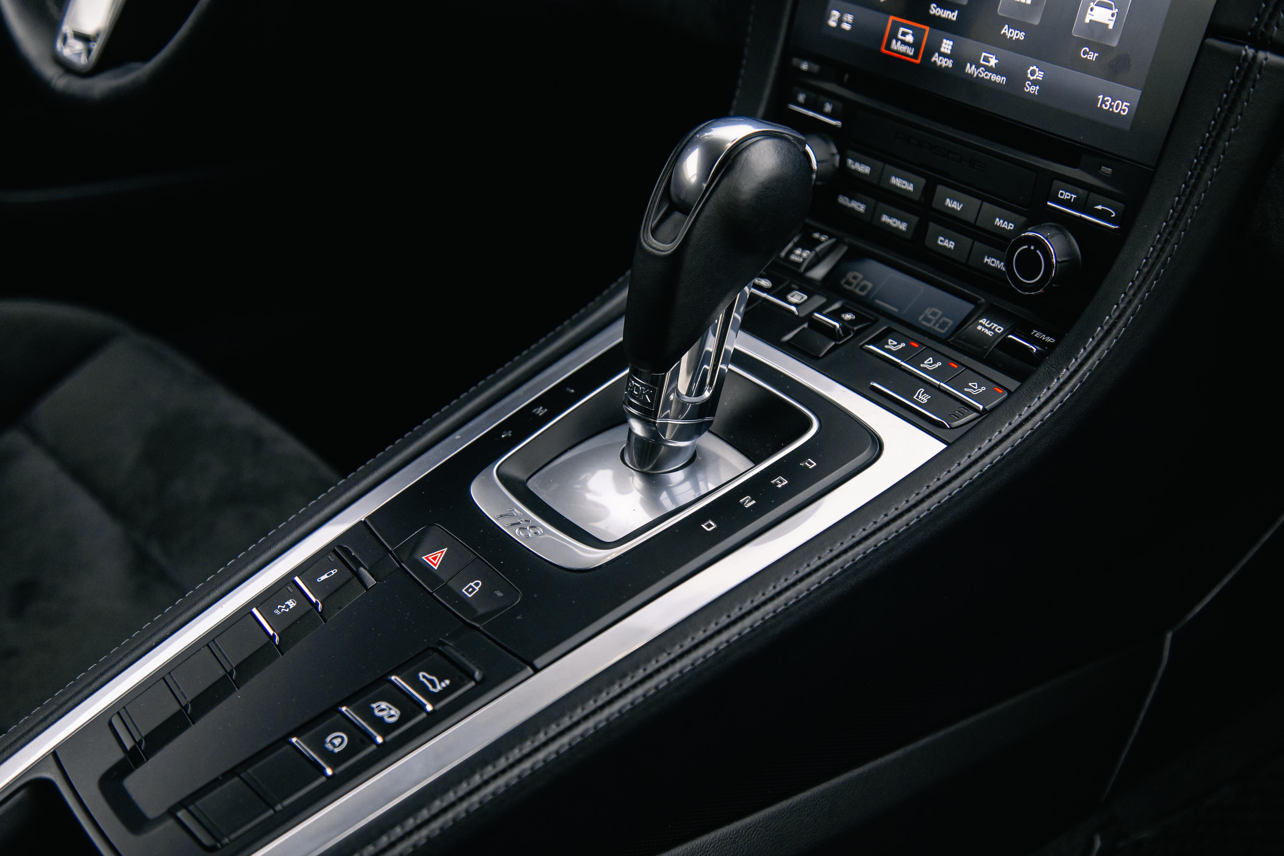 Porsche Cayman. Photographer in Paris — Vitalii Motruk