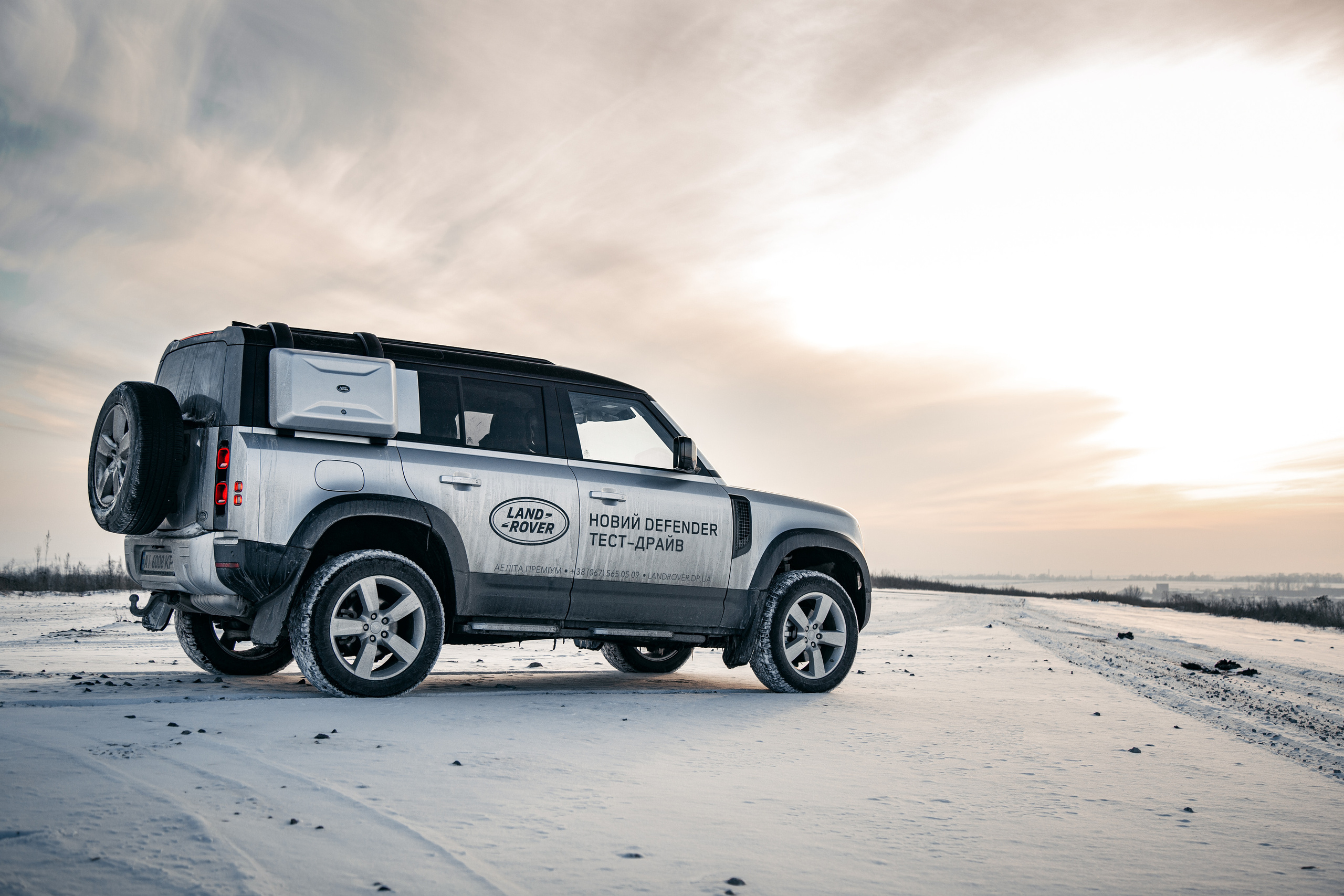Land Rover Defender. Photographe de voitures à Paris — Vitalii Motruk