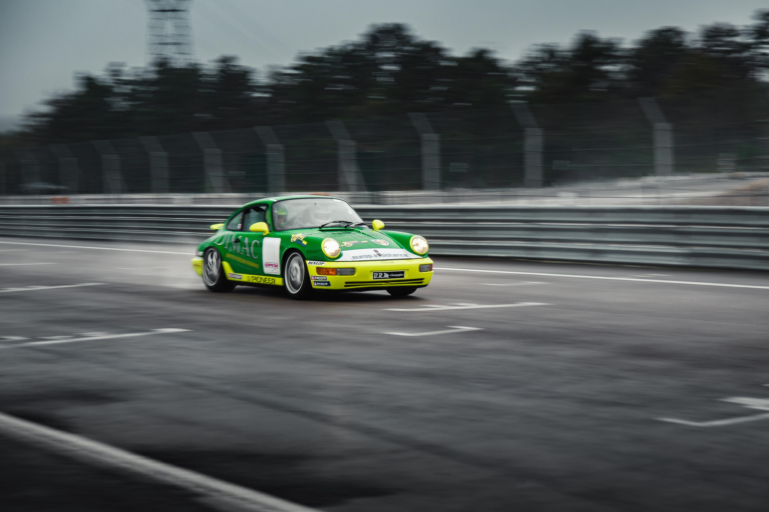Porsche 964 Carrera. Photographer in Paris — Vitalii Motruk