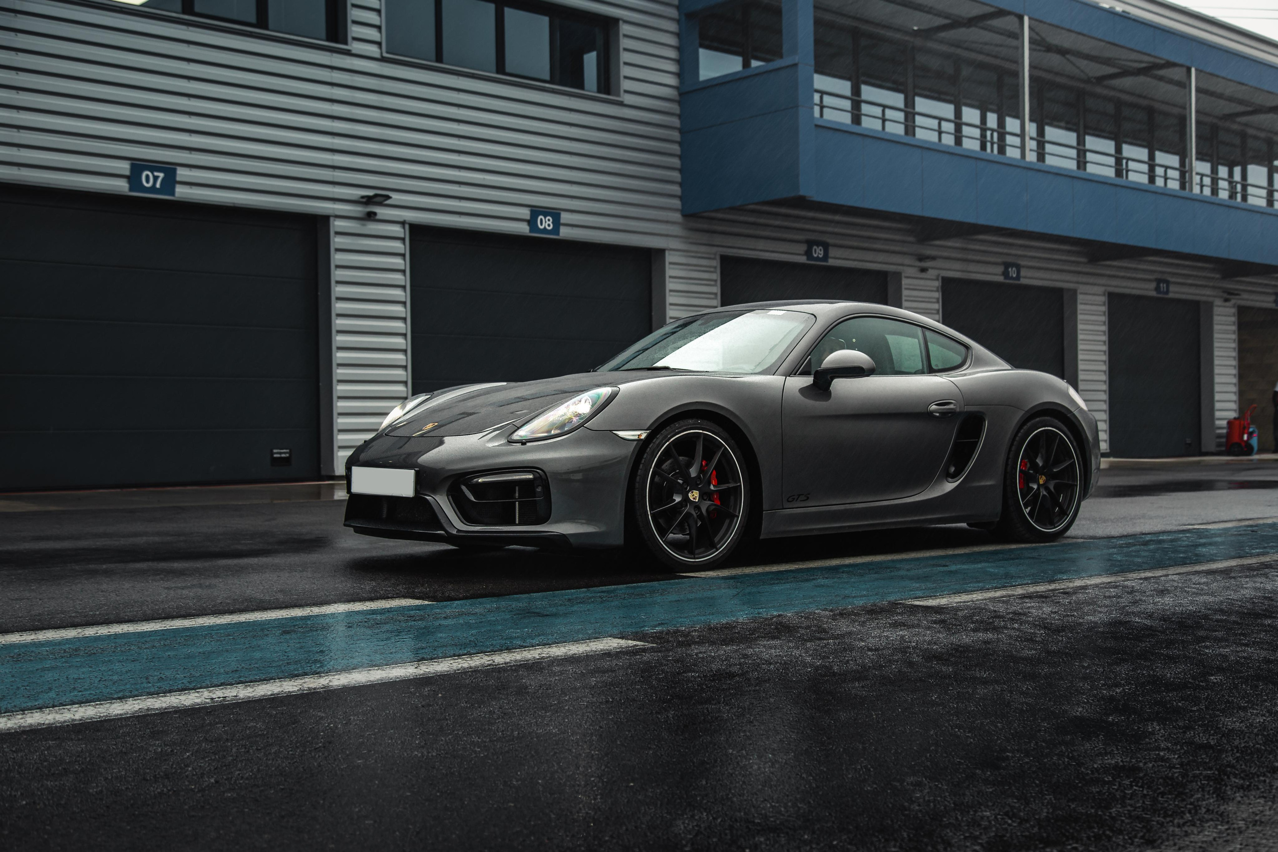 Porsche Cayman. Photographer in Paris — Vitalii Motruk