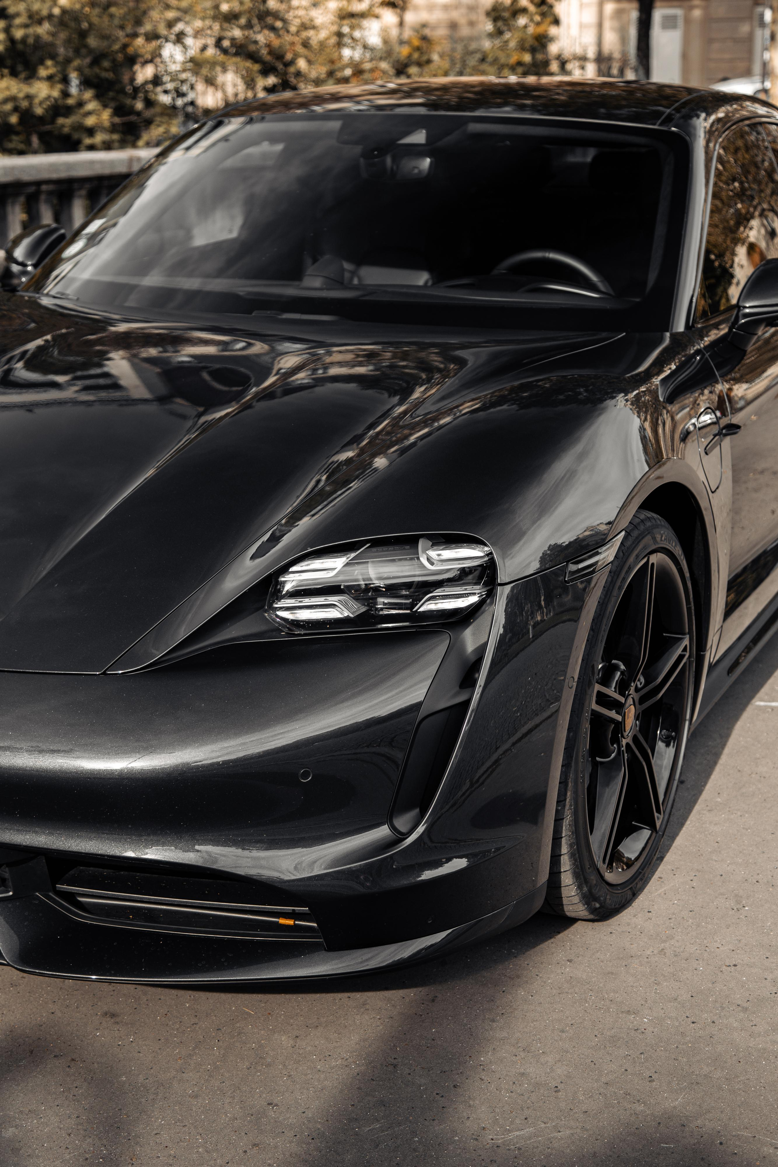 Porsche Taycan Turbo. Photographe de voitures à Paris — Vitalii Motruk