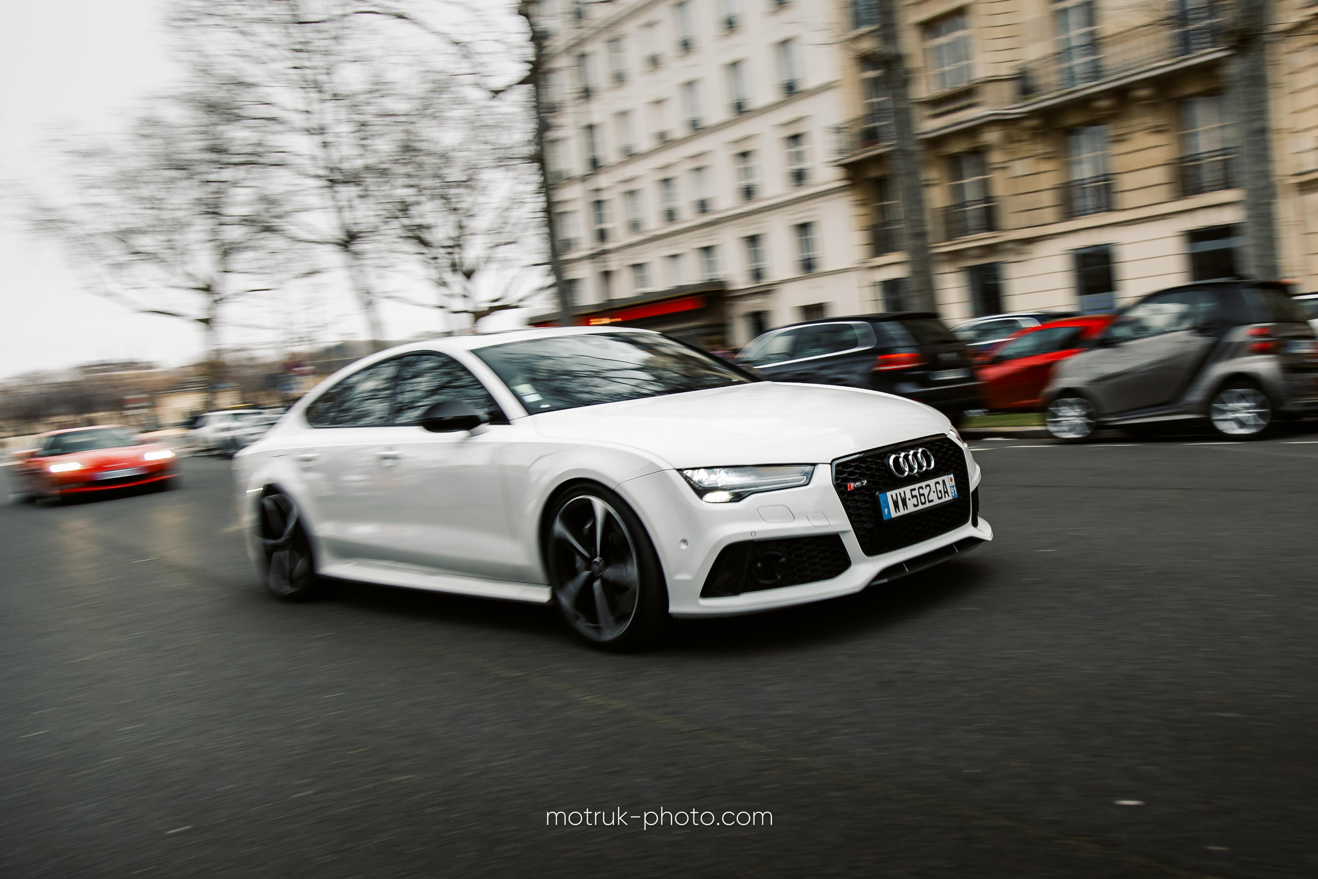 Place Vauban 23 janvier. Photographer in Paris — Vitalii Motruk