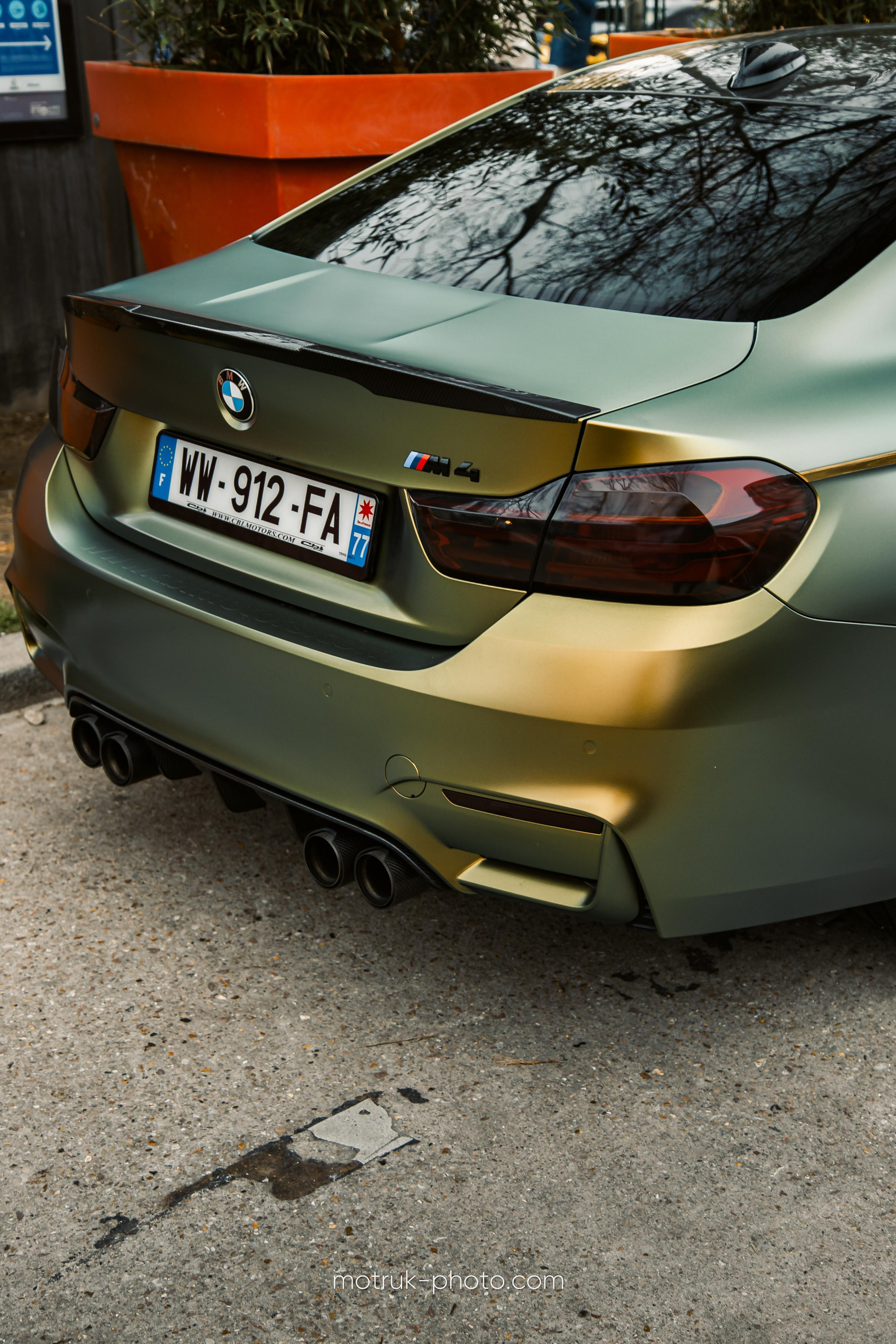 Place Vauban 23 janvier. Photographer in Paris — Vitalii Motruk