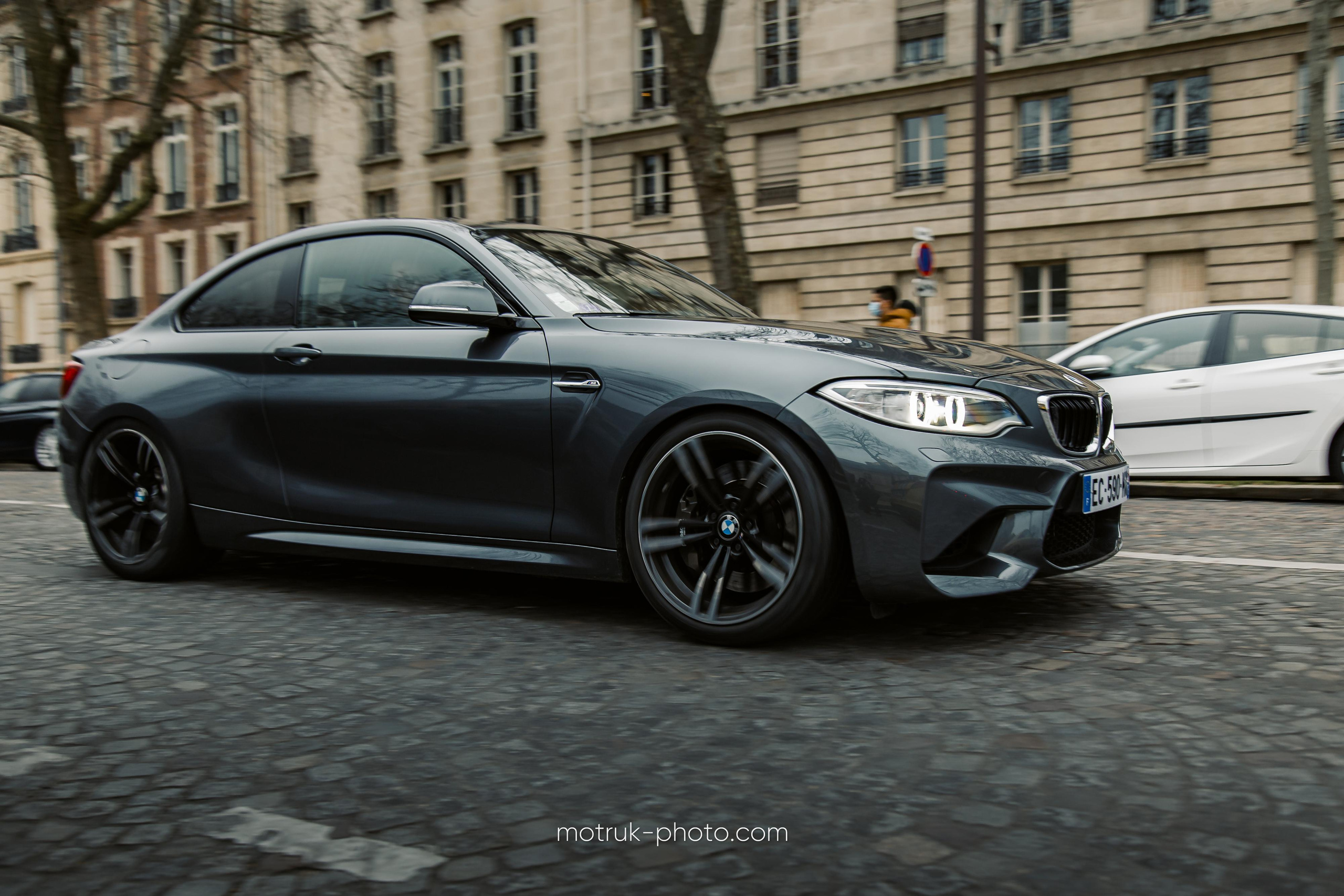 Place Vauban 23 janvier. Photographer in Paris — Vitalii Motruk