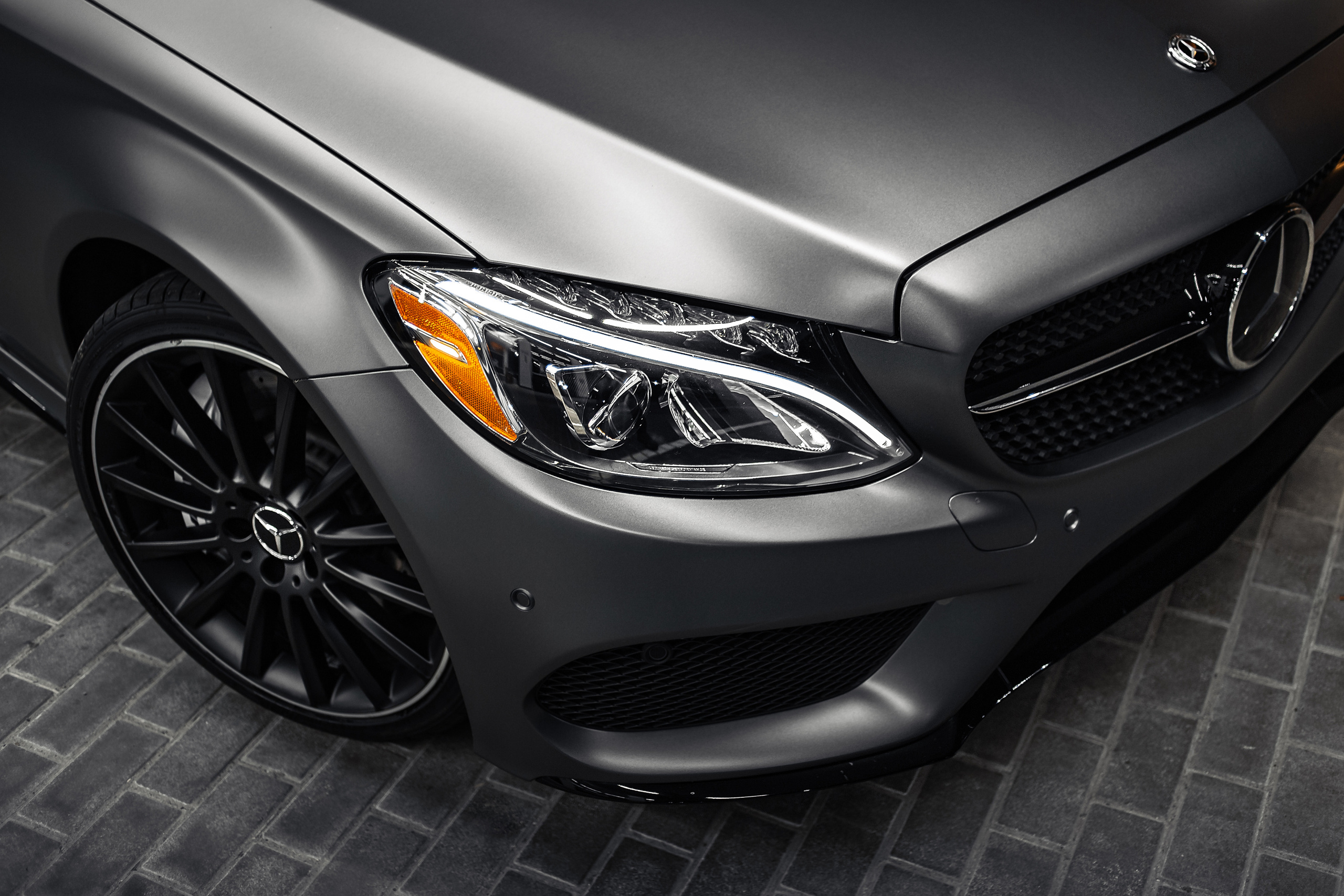 Mercedes-Benz C43 AMG. Photographer in Paris — Vitalii Motruk