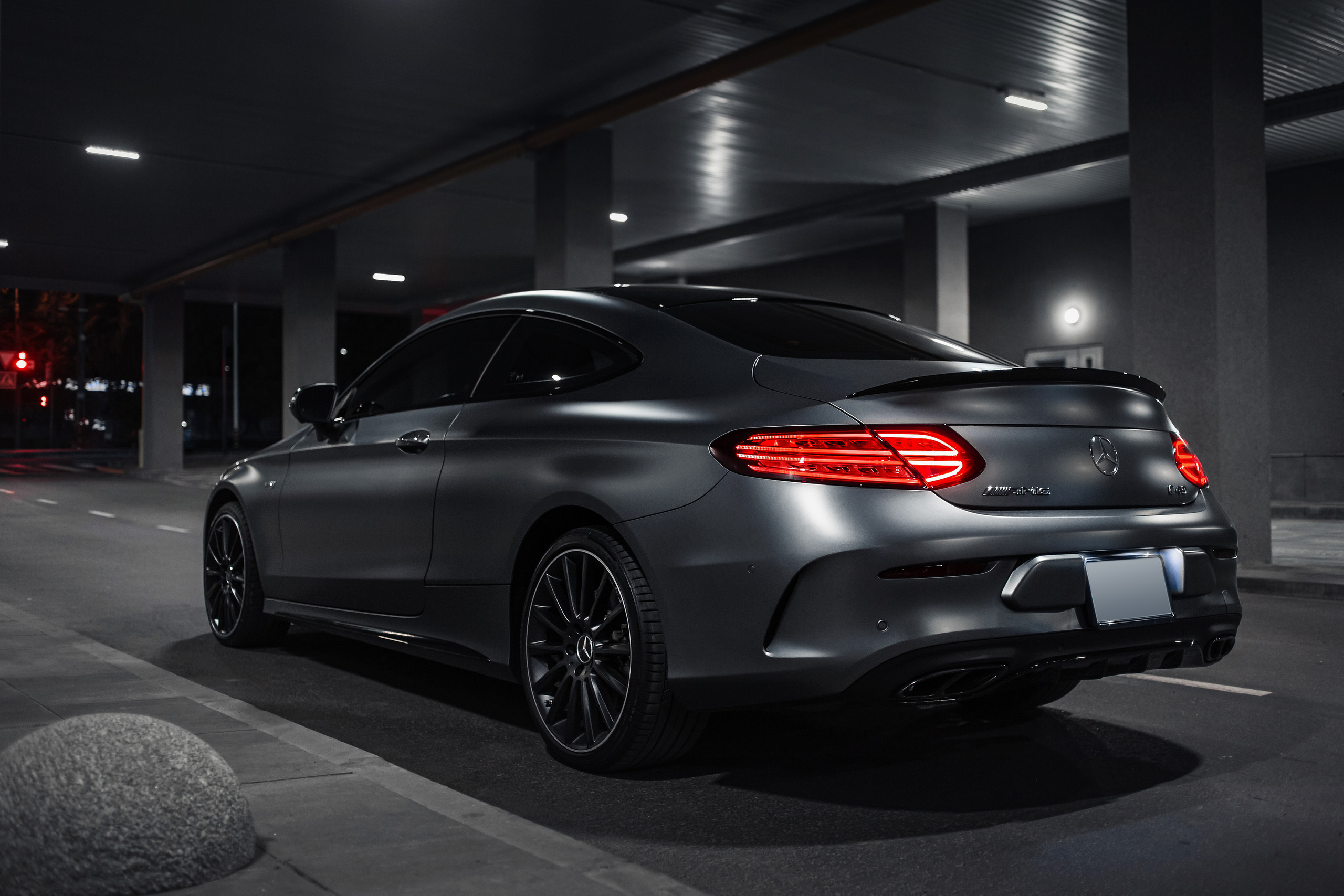 Mercedes-Benz C43 AMG. Photographer in Paris — Vitalii Motruk