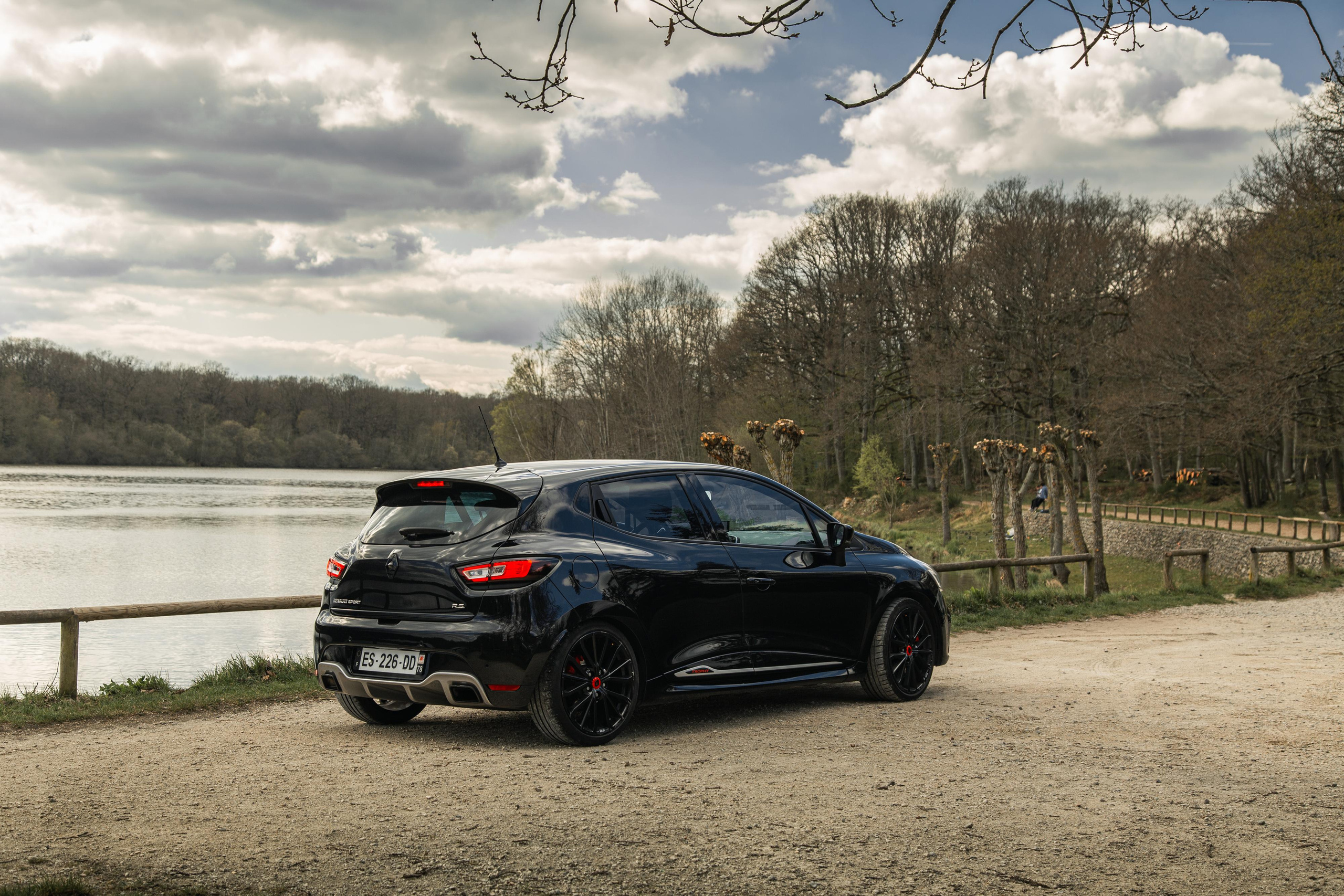 Balade avec Renault Sport. Photographer in Paris — Vitalii Motruk