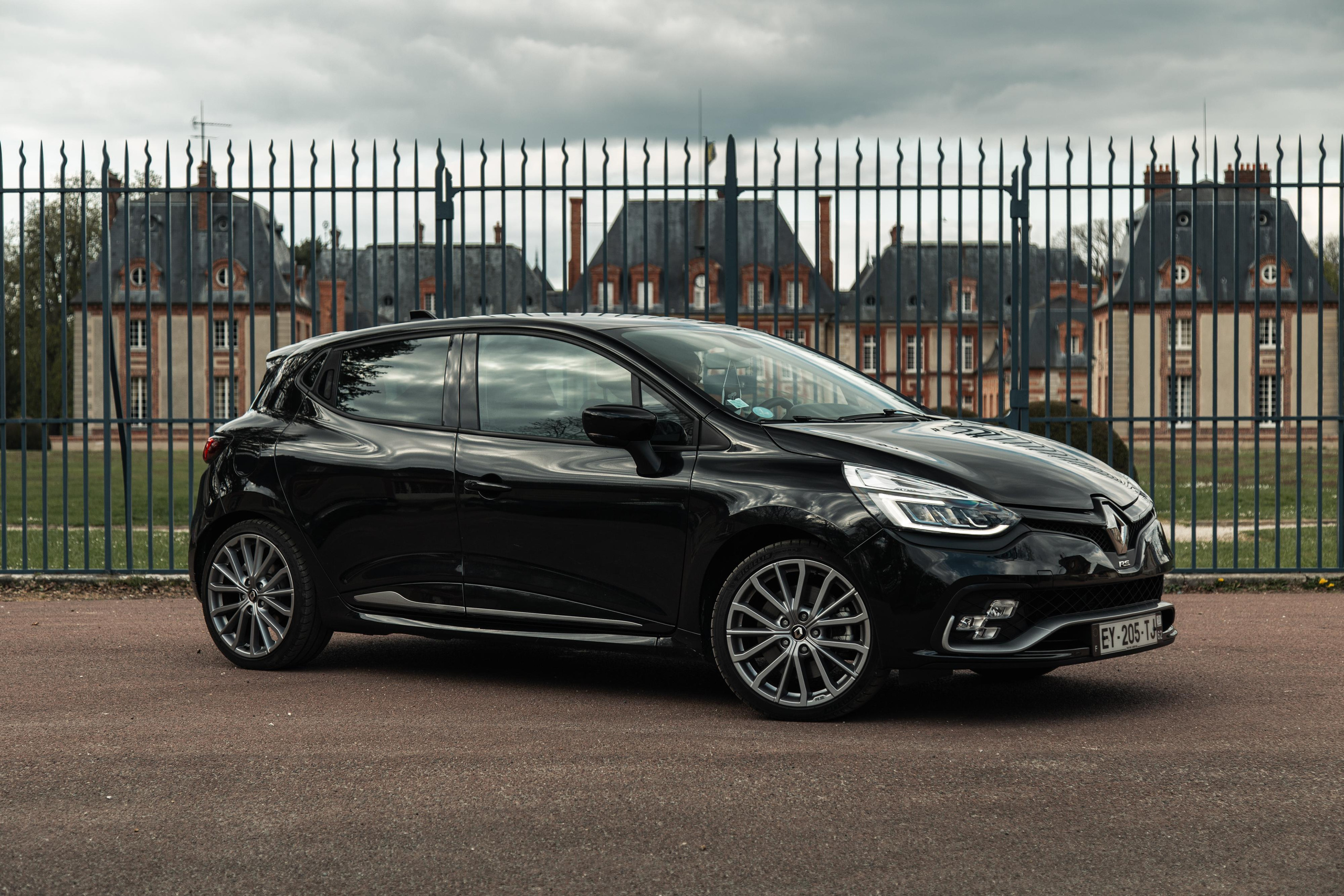 Balade avec Renault Sport. Photographer in Paris — Vitalii Motruk