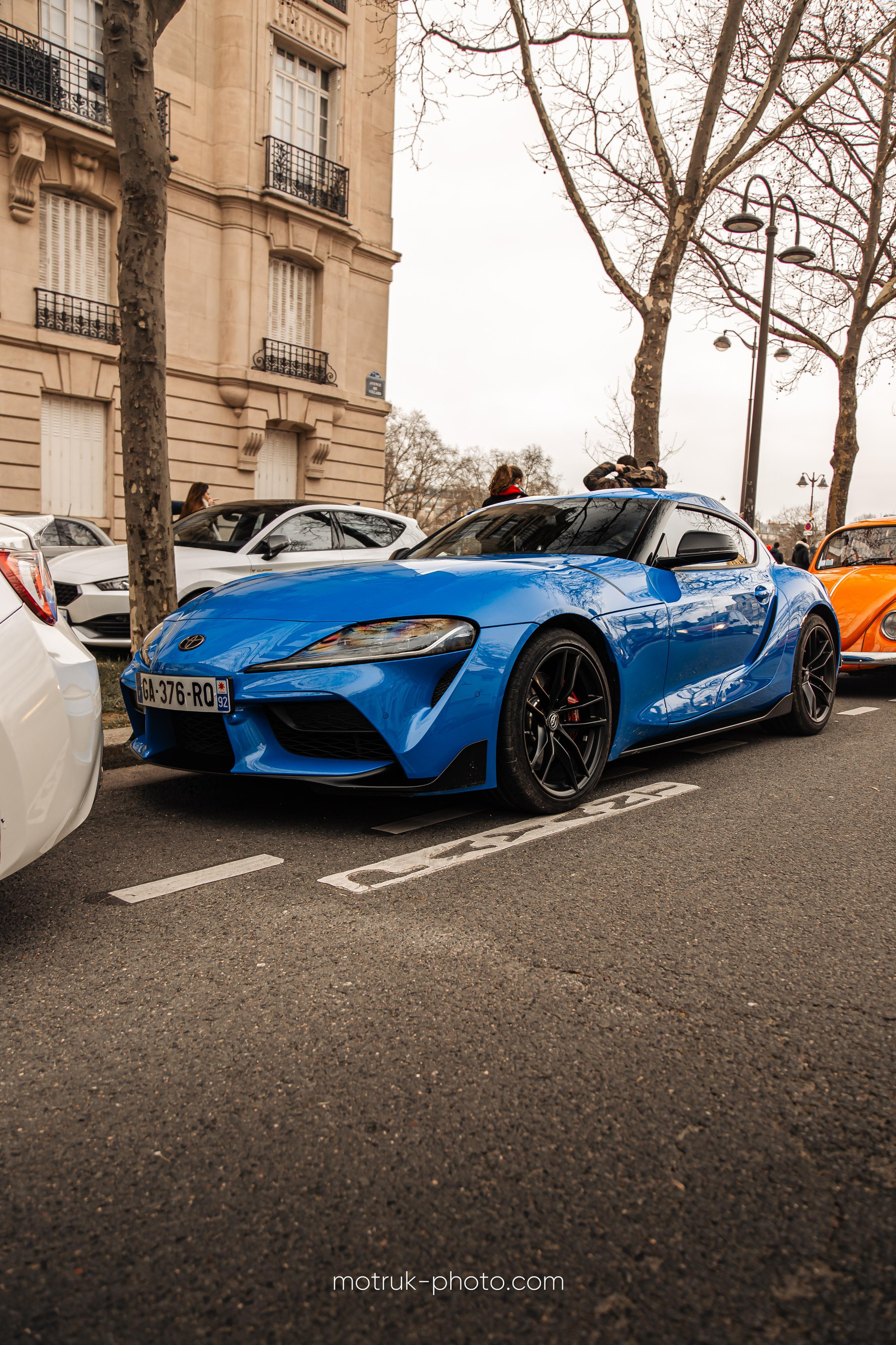 Place Vauban 23 janvier. Photographer in Paris — Vitalii Motruk