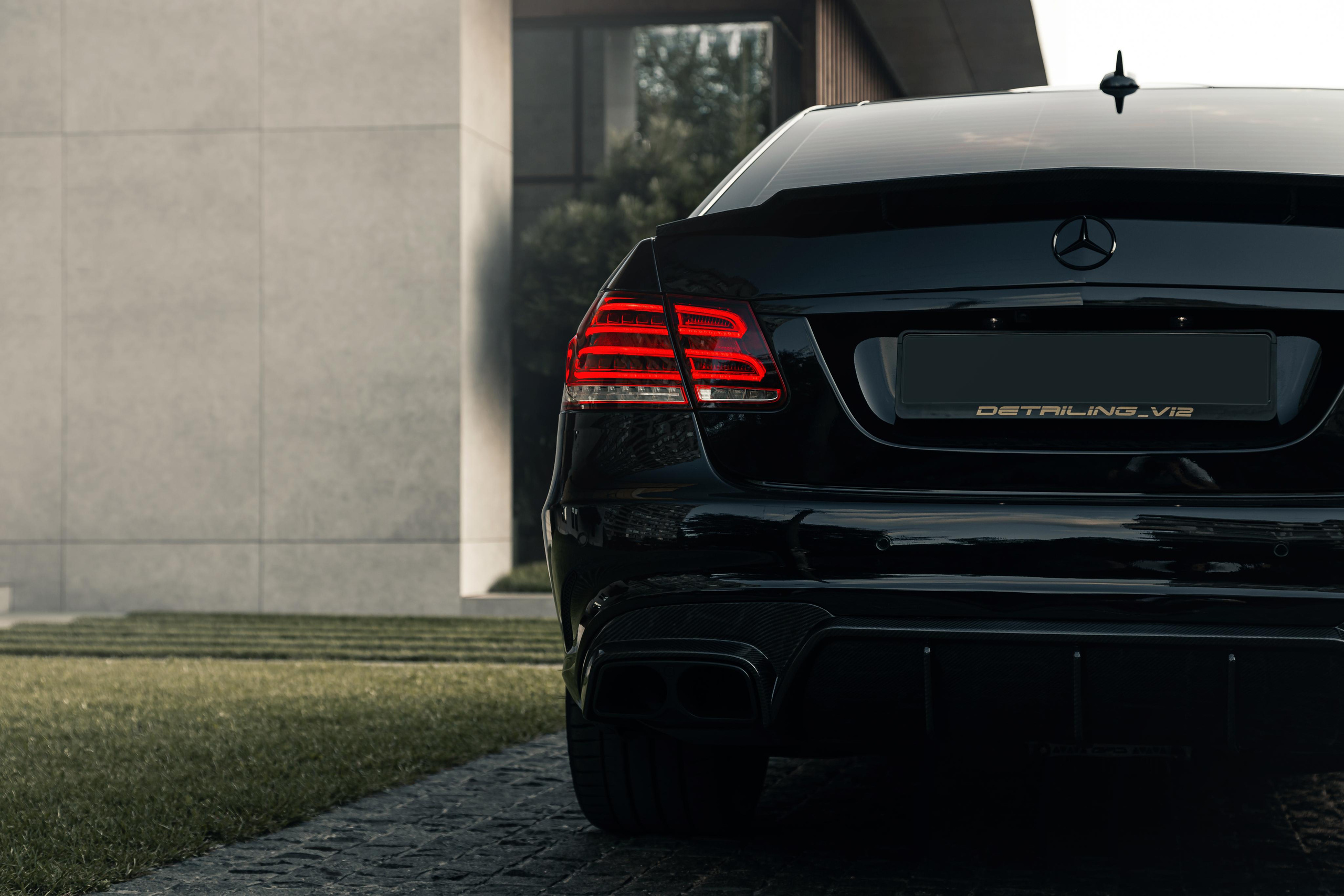 Mercedes-Benz E63 AMG. Photographer in Paris — Vitalii Motruk