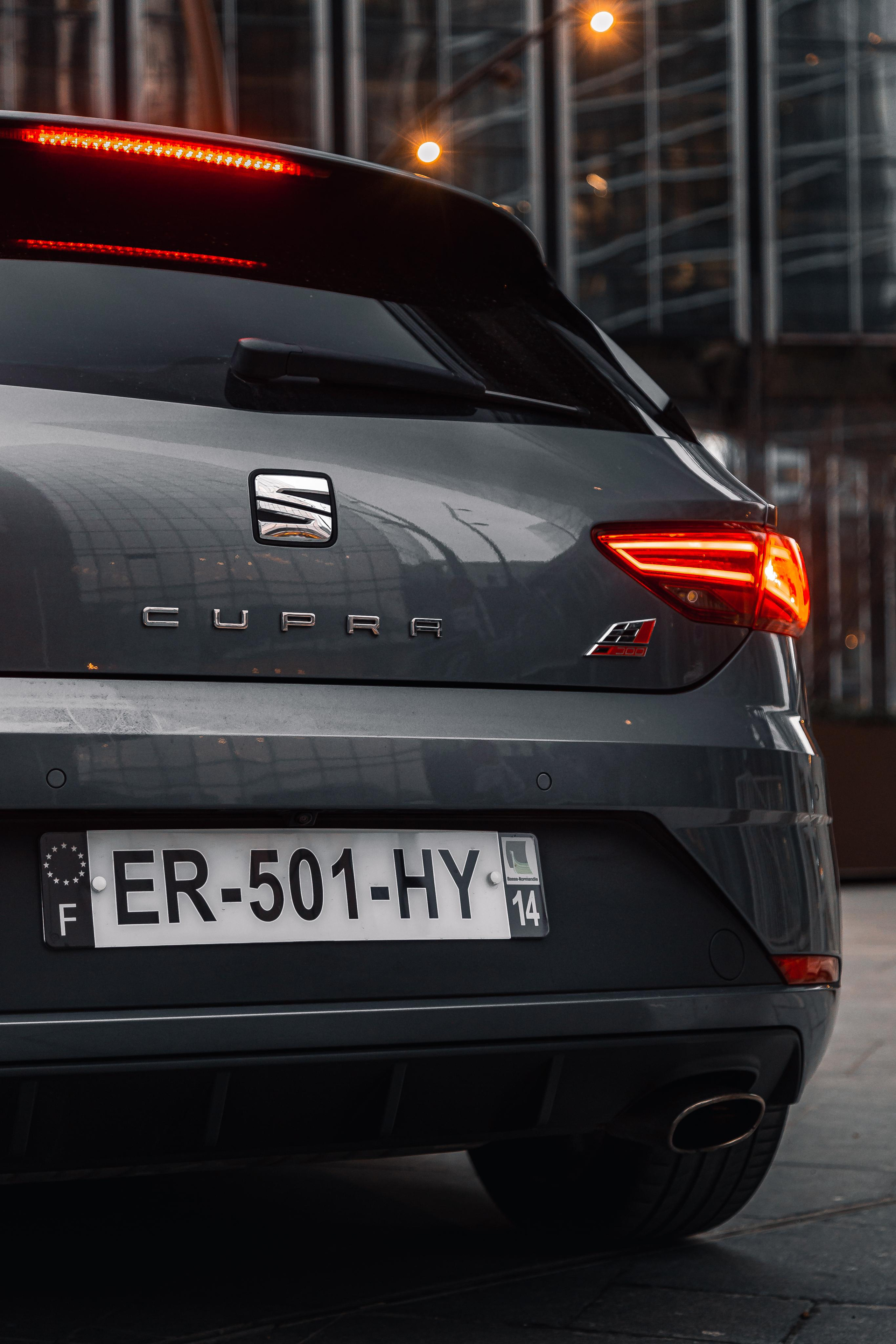 Seat Cupra. Photographe de voitures à Paris — Vitalii Motruk