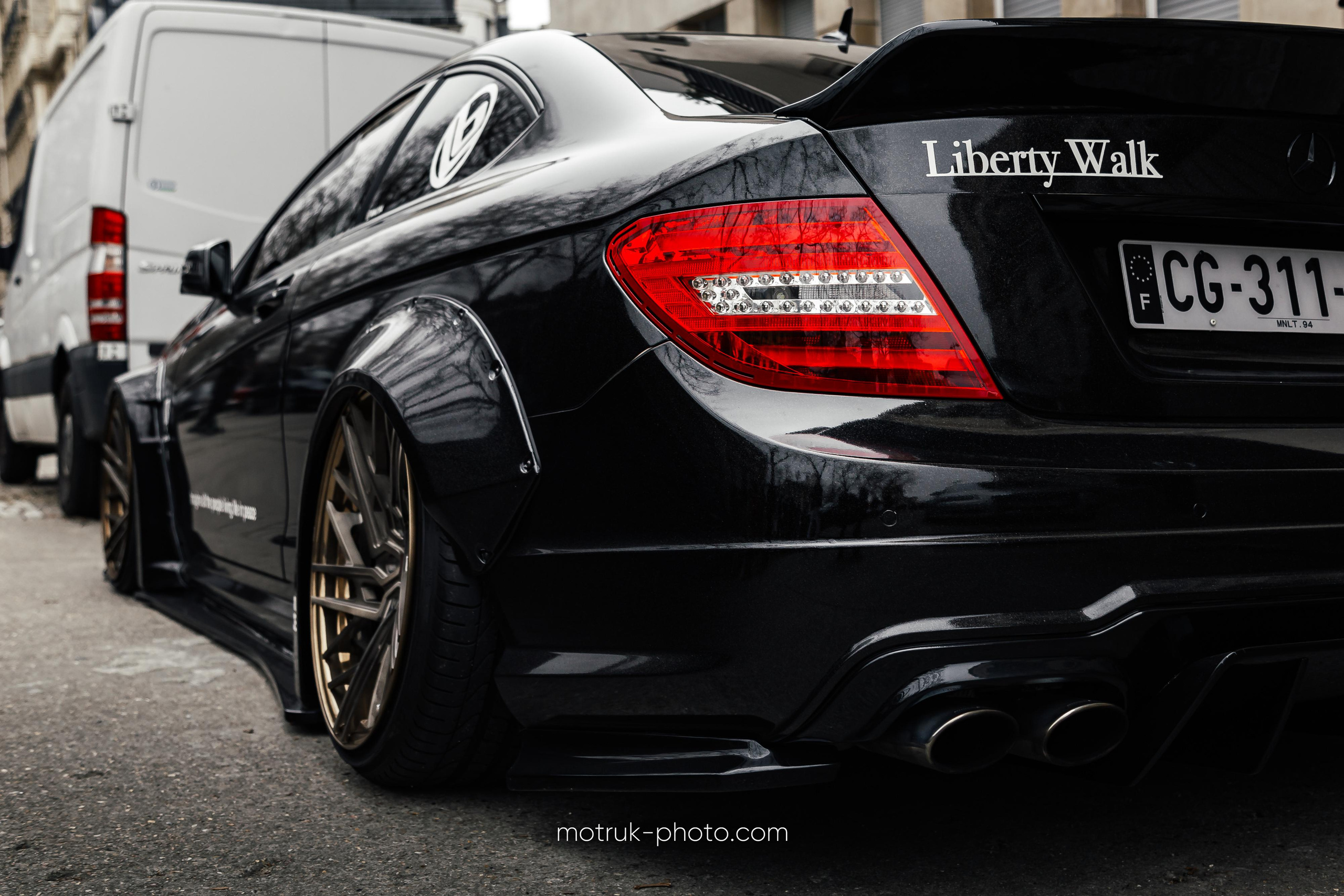 Place Vauban 23 janvier. Photographer in Paris — Vitalii Motruk