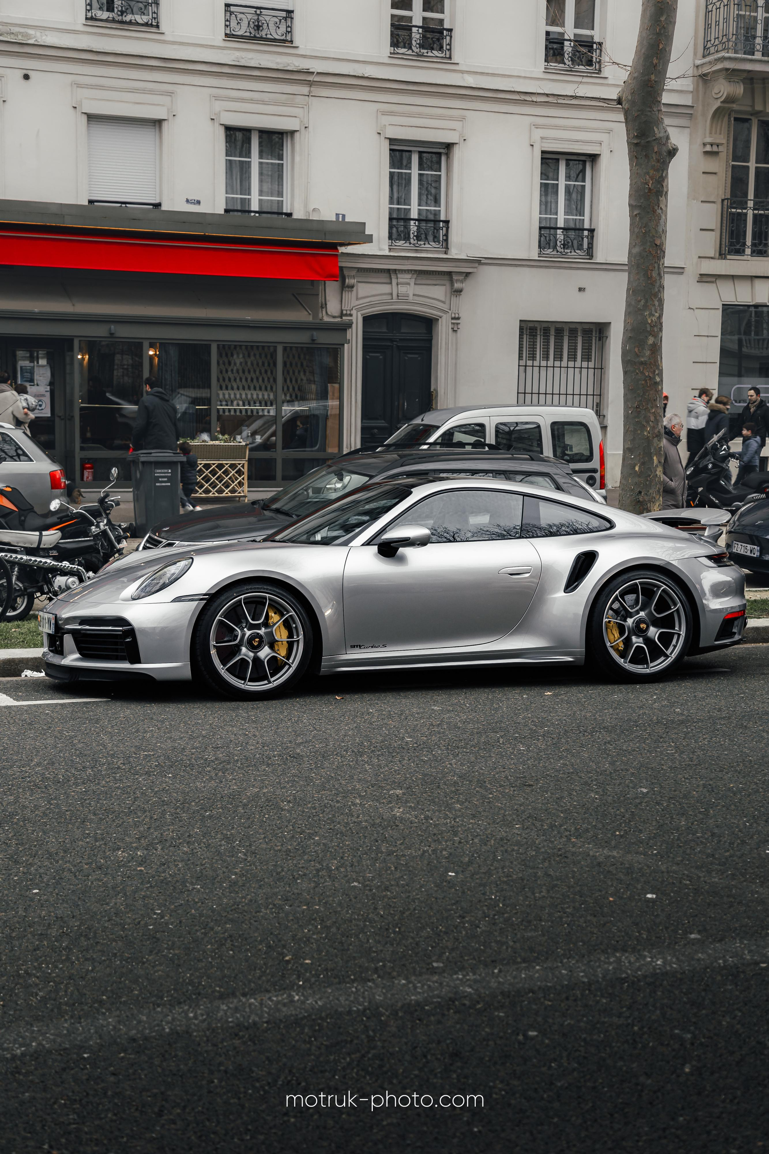 Place Vauban 23 janvier. Photographer in Paris — Vitalii Motruk